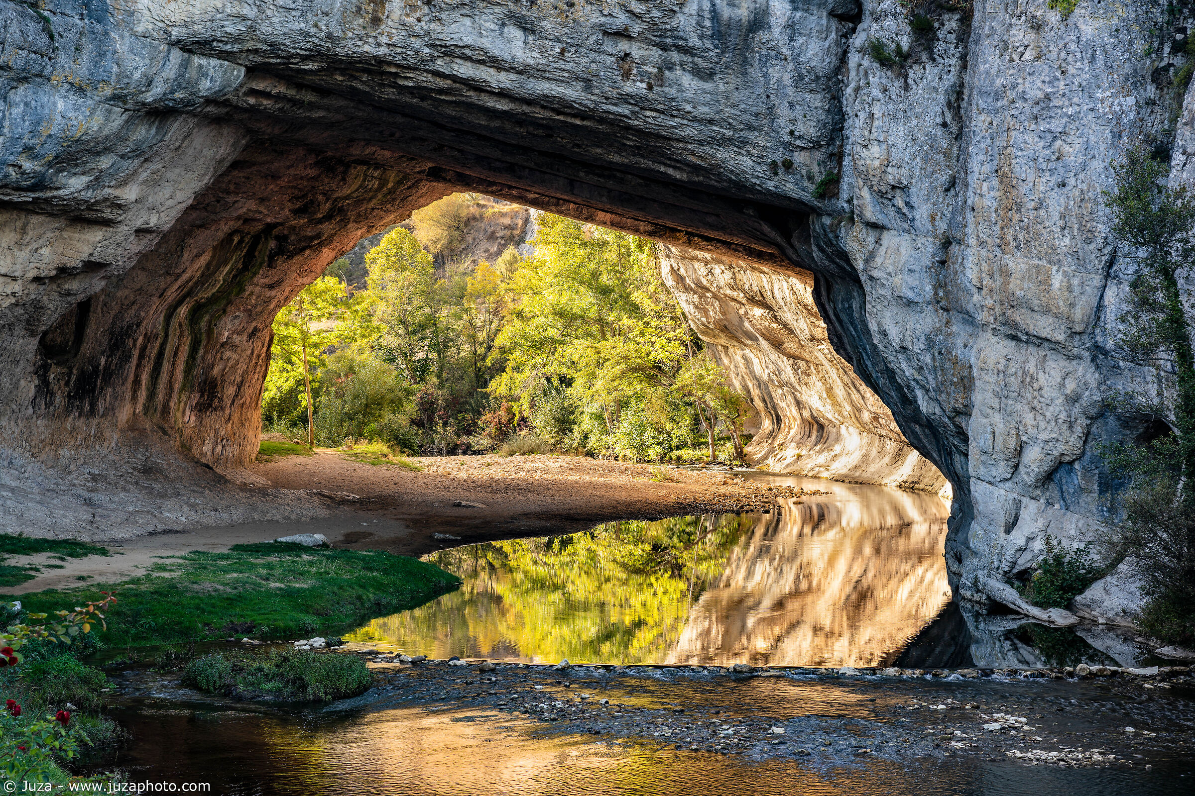 Nela River, the stone arch