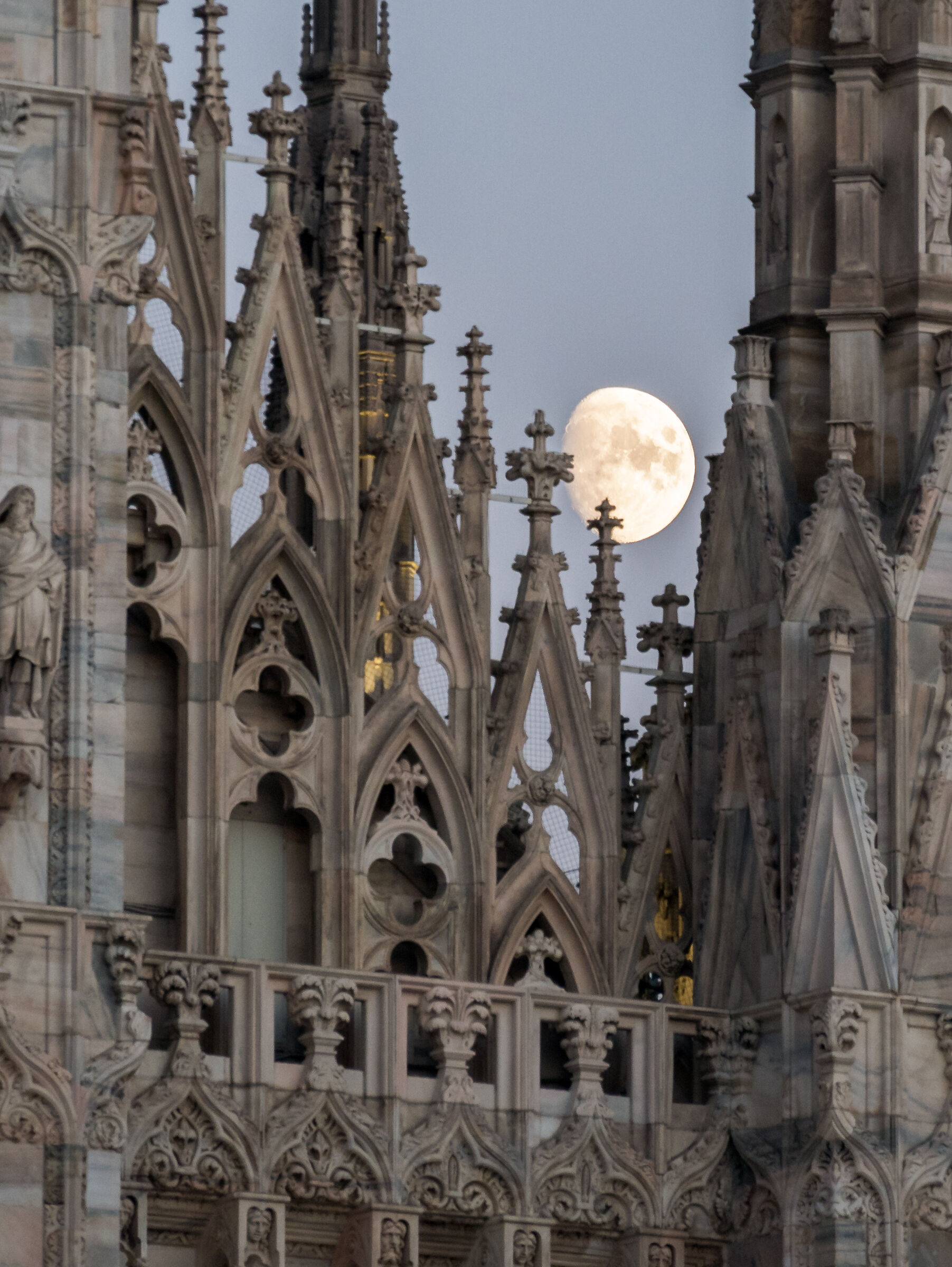 Moon - Duomo Milan
