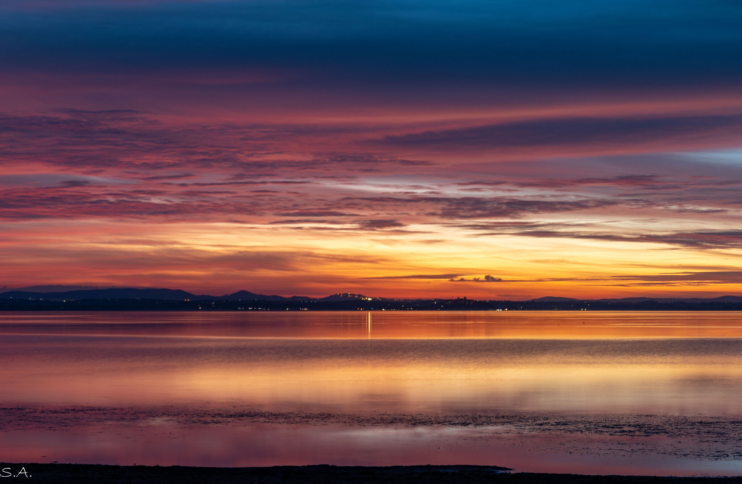 Lake Trasimeno-autumn sunset