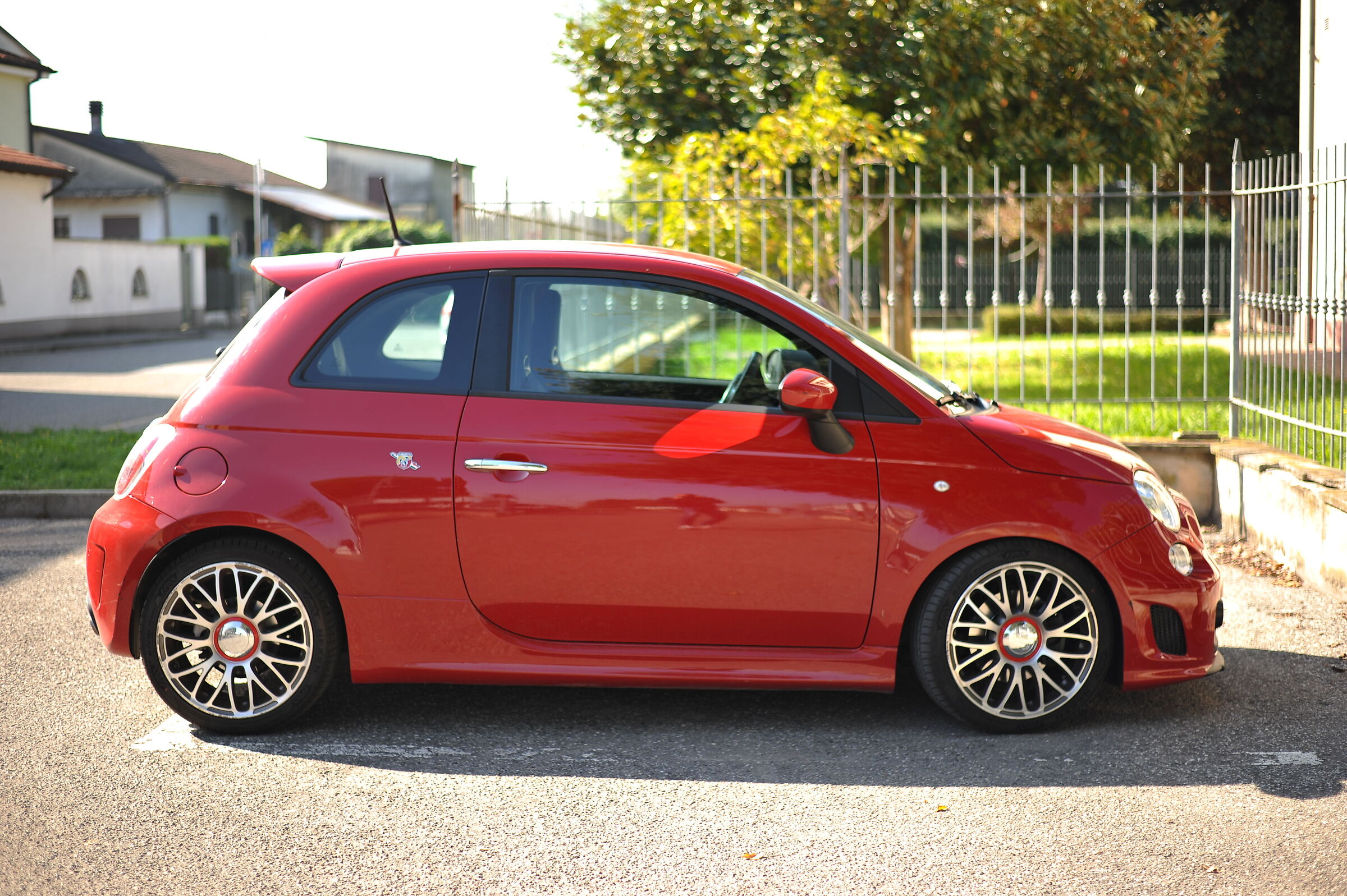 fire red fiat 500 abarth