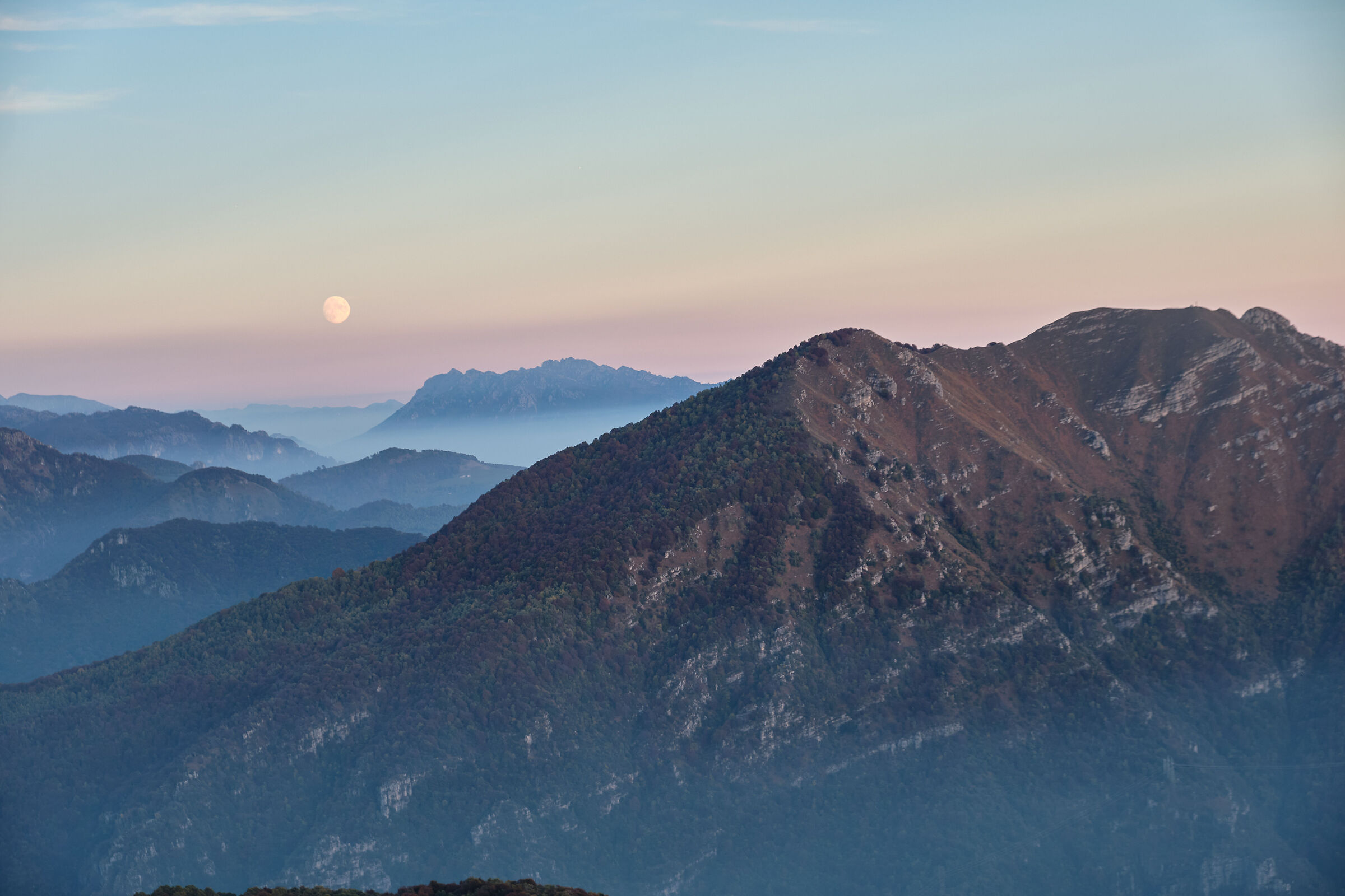 Luna e Monte due Mani