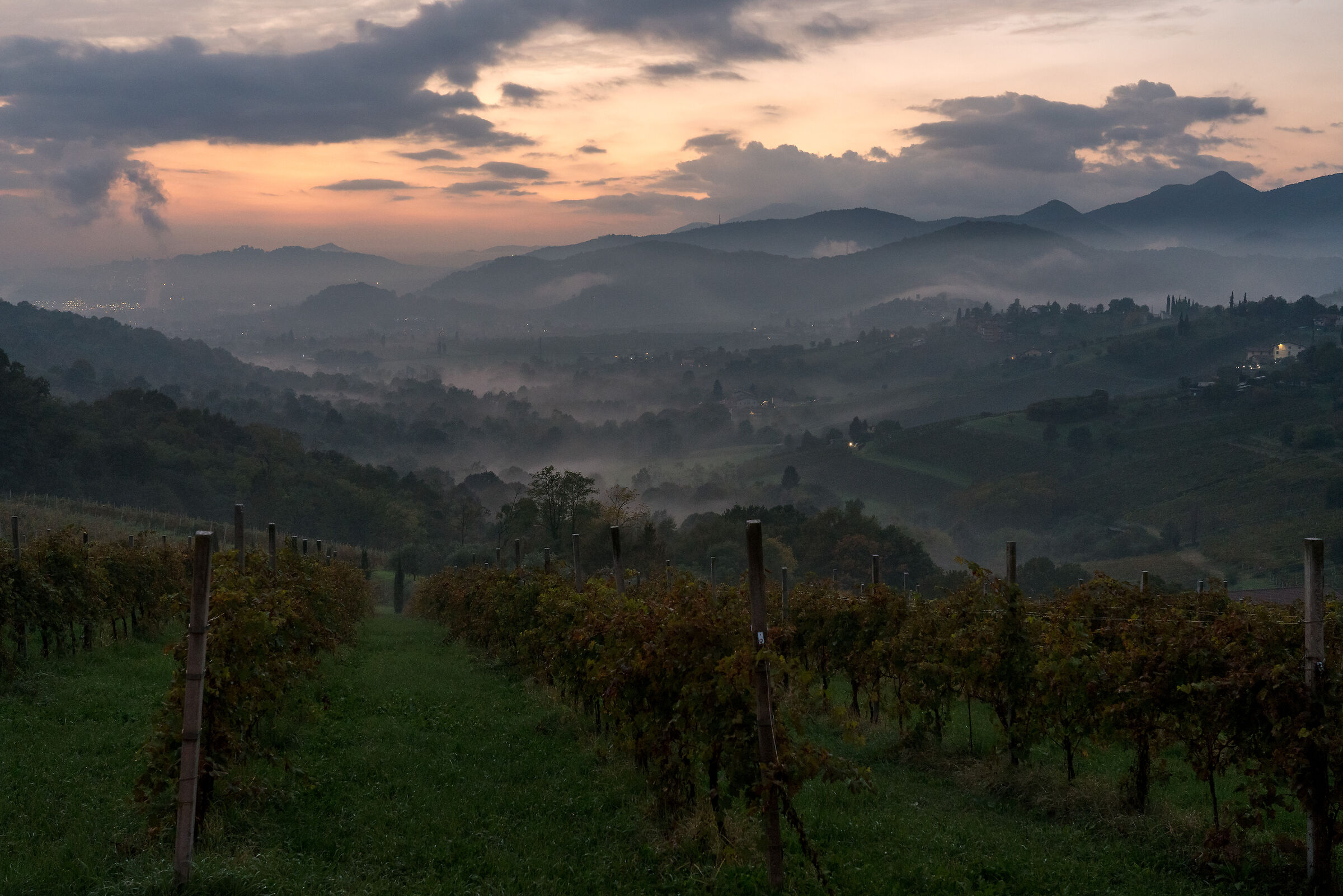 Nebbia sui colli di Scanzo