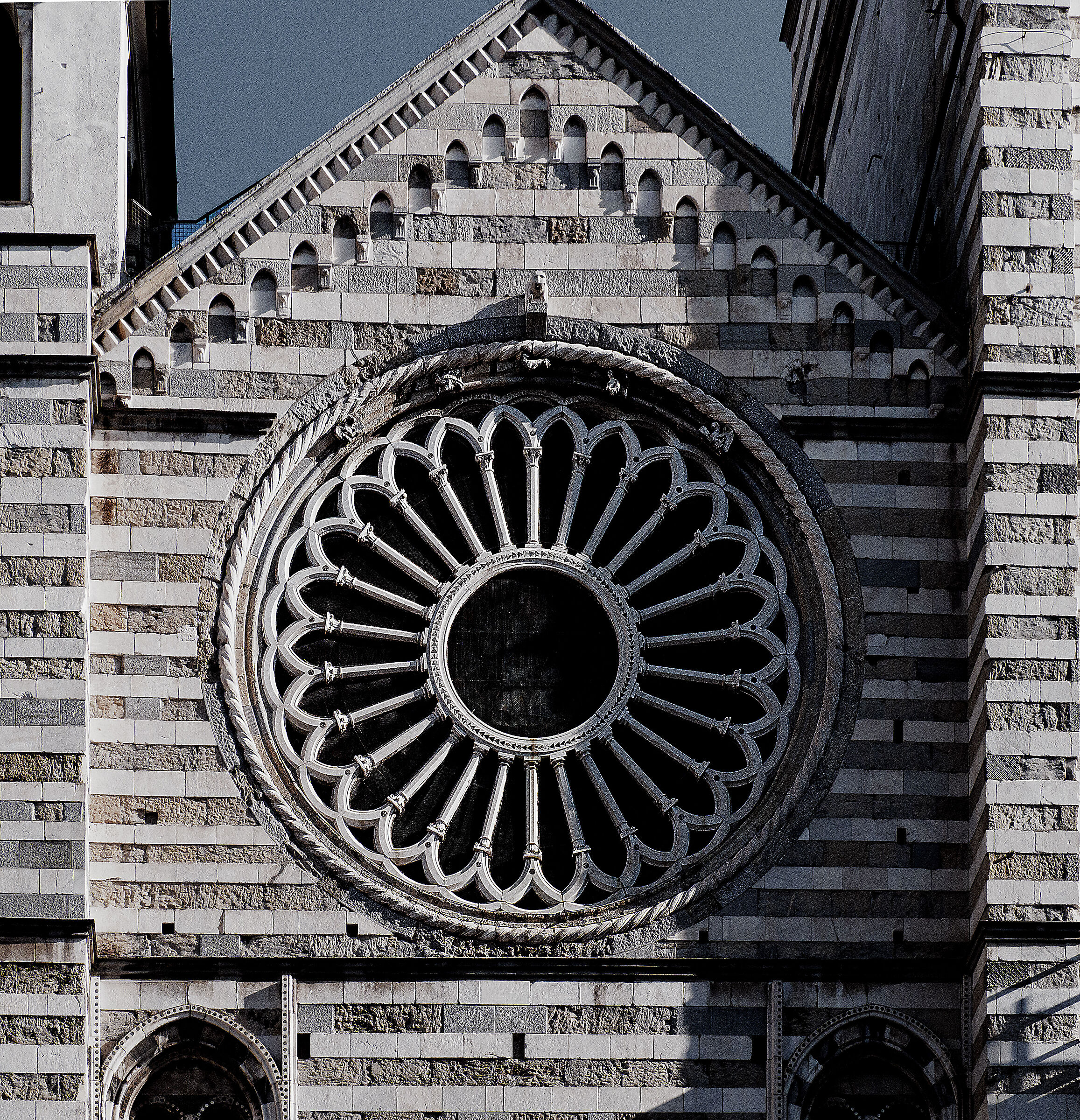 Genoa - San Lorenzo - Rose window façade