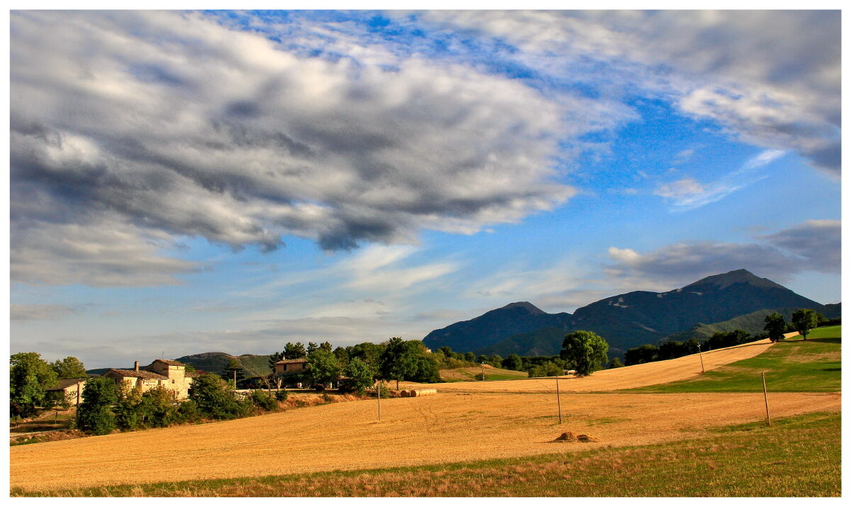 The rolling hills dear to Raffaello Sanzio