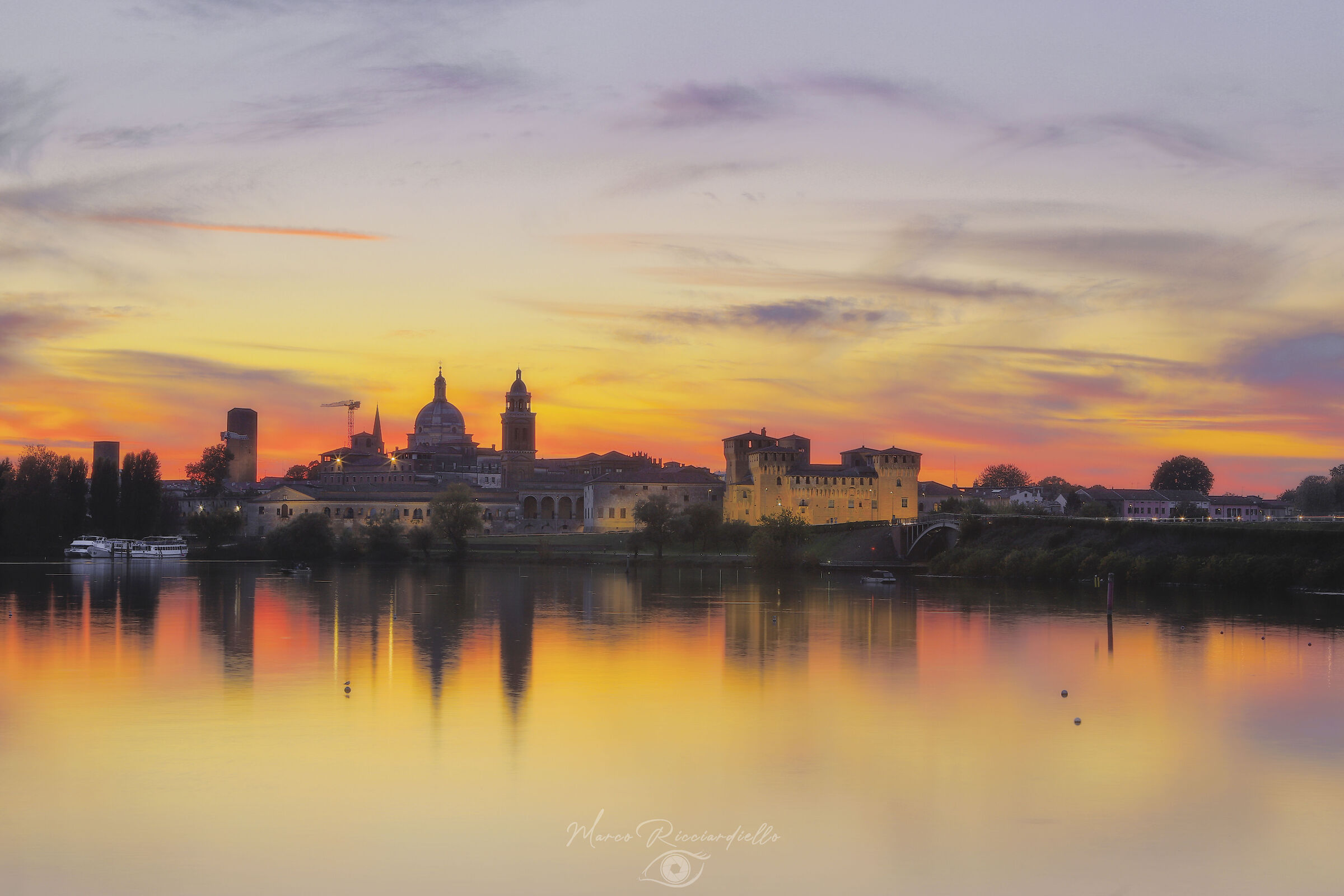 Sunset on the mincio