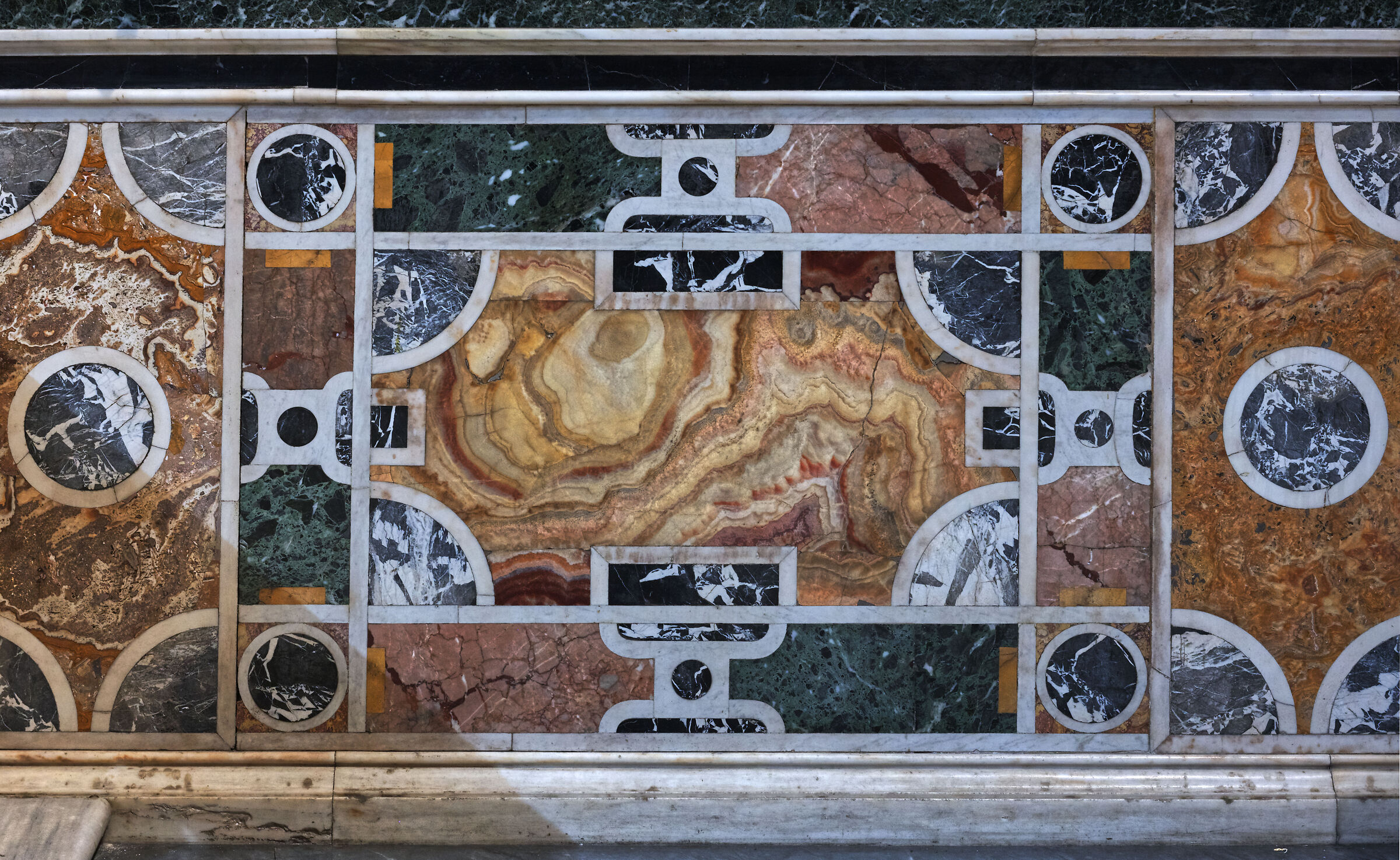 Santa Cecilia, balaustra