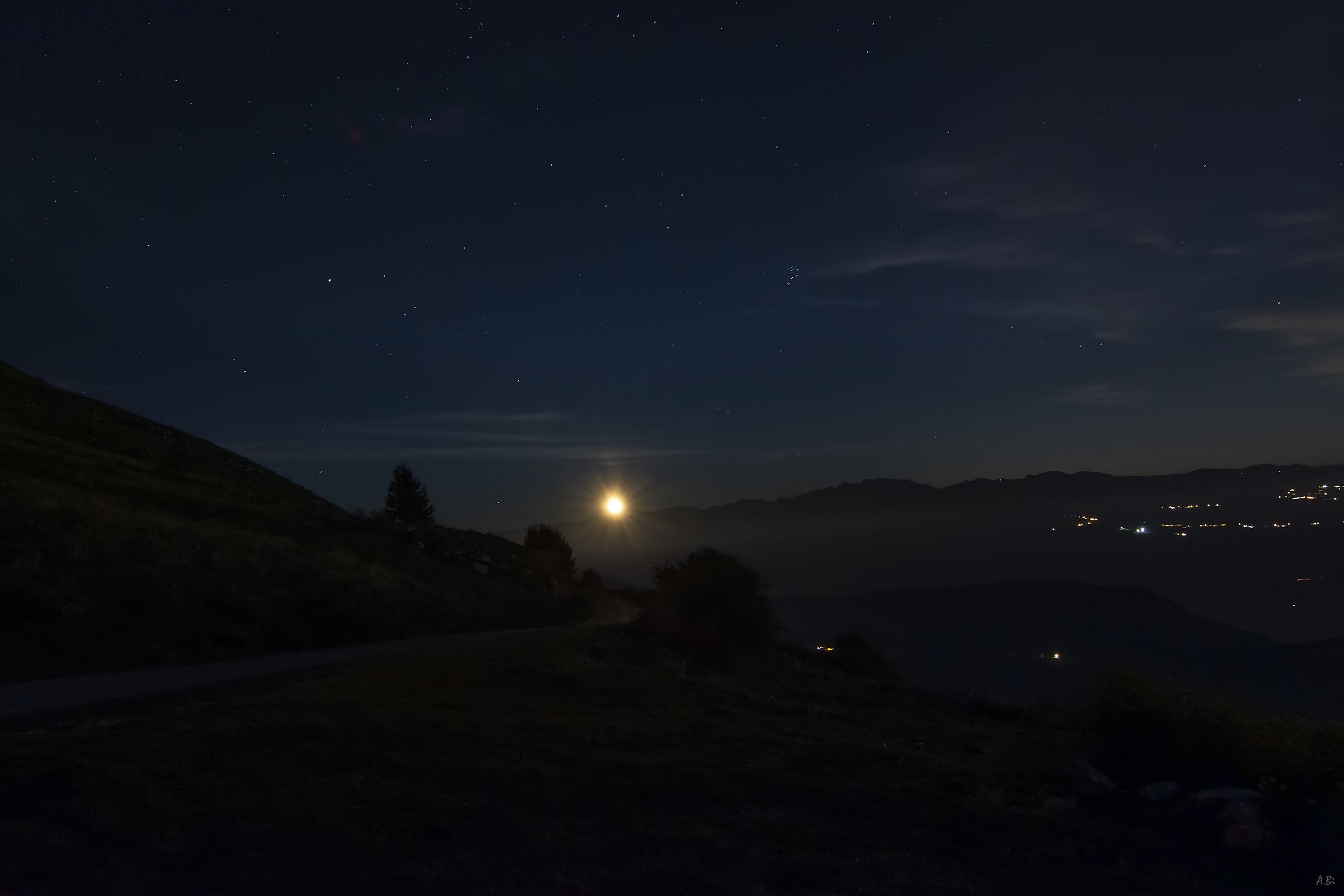 Notturno con Luna e Pleiadi