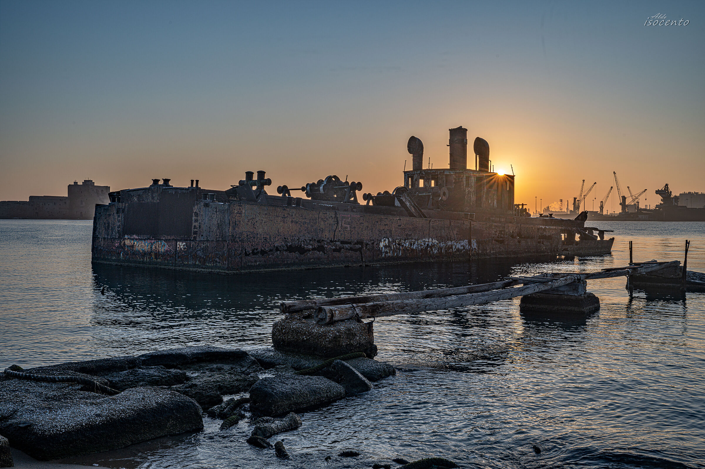 Il relitto del Tenax a Brindisi