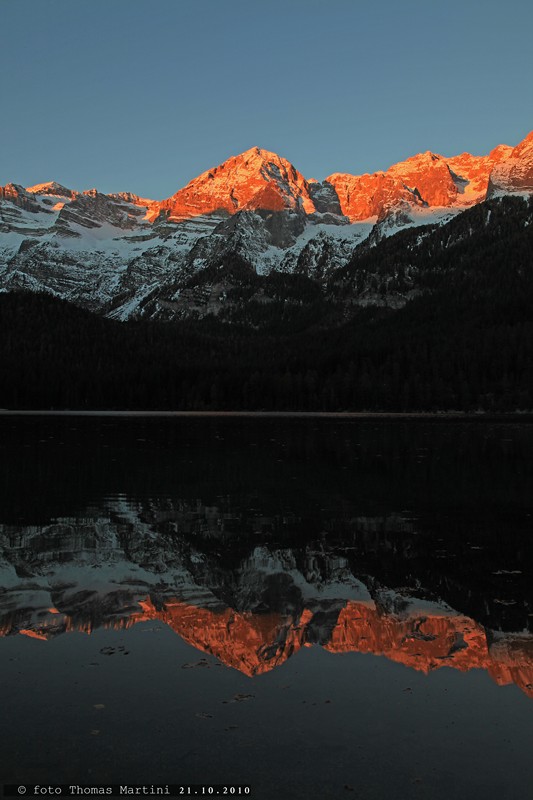 Brenta all' alba nel lago di Tovel