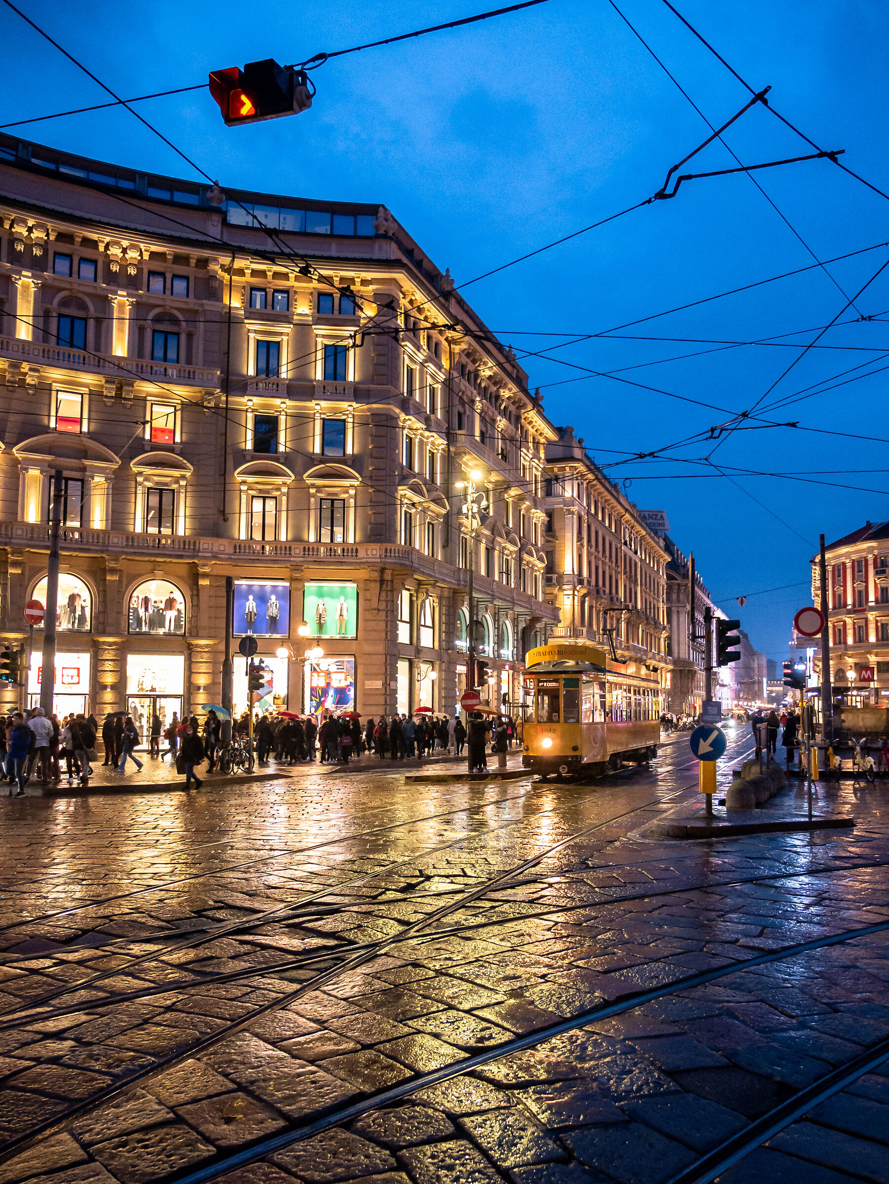 Piazzale Cordusio - Milan