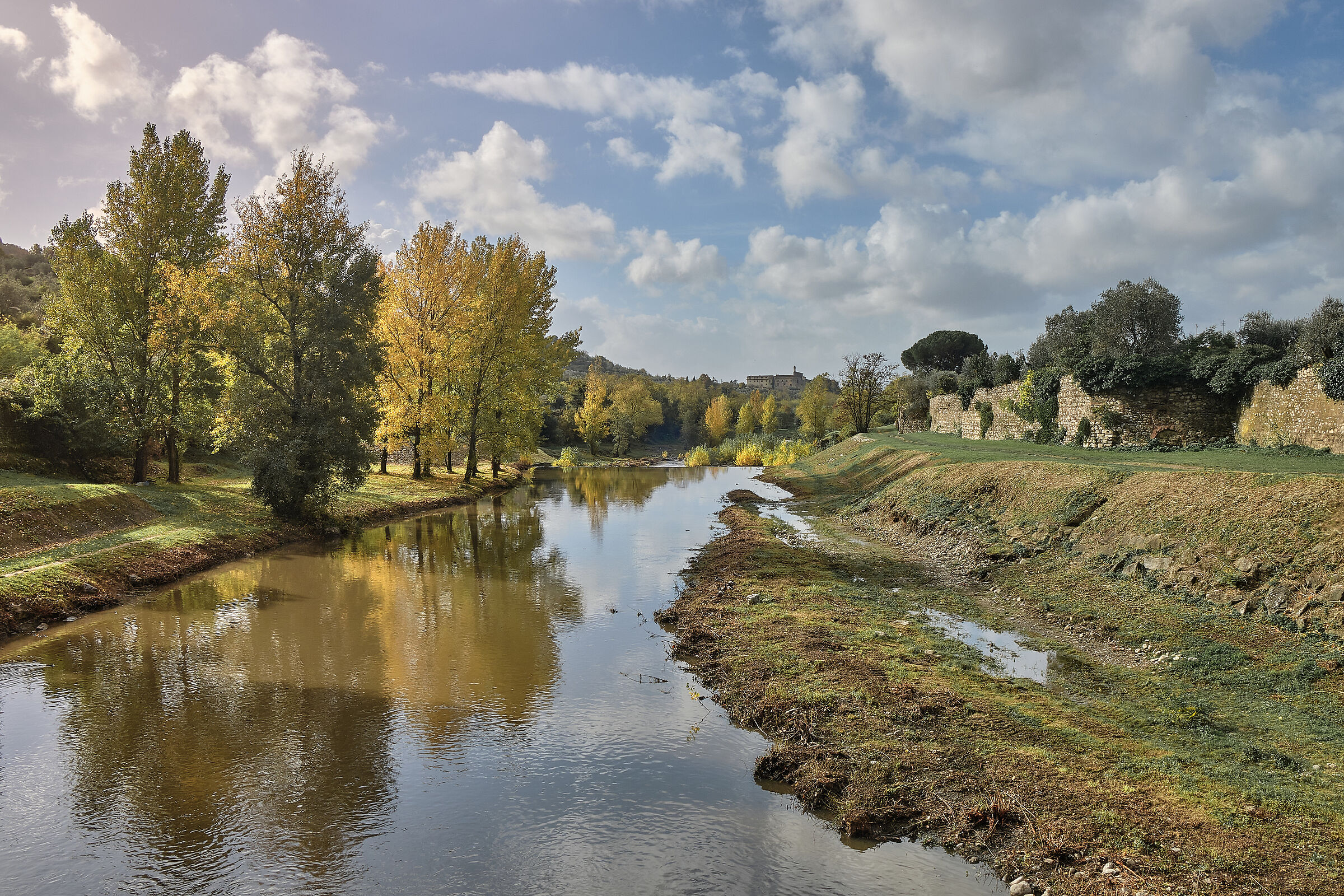 Prato - La villa del Palco e il Bisenzio in autunno