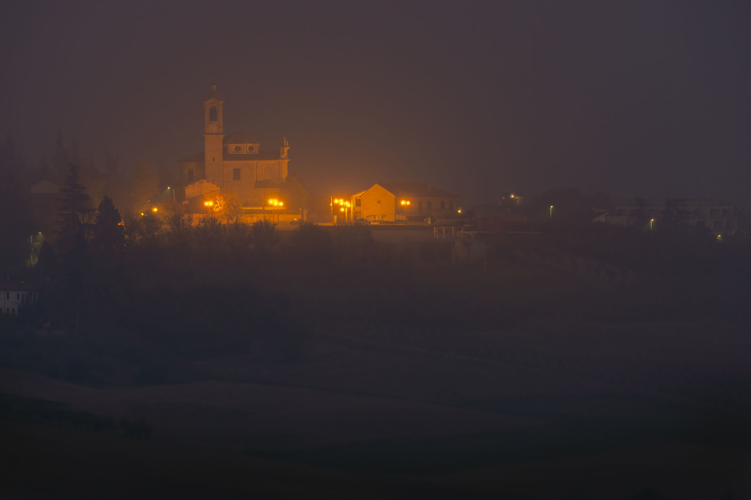 Nebbia e luci serali