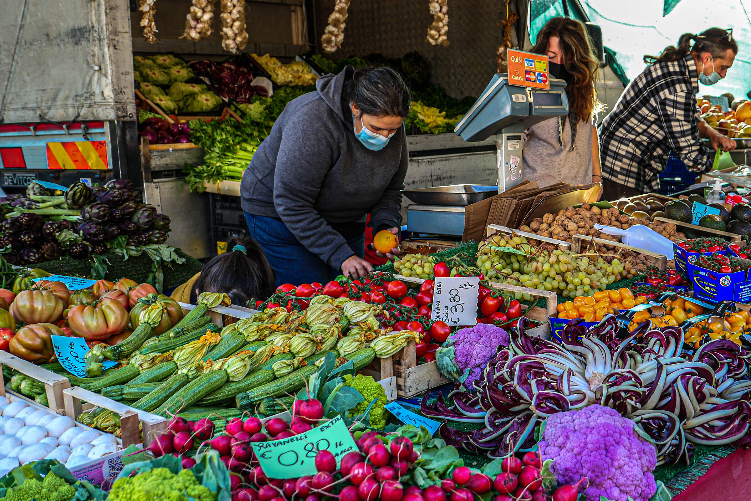 Bancarella di frutta e verdura. Toscana