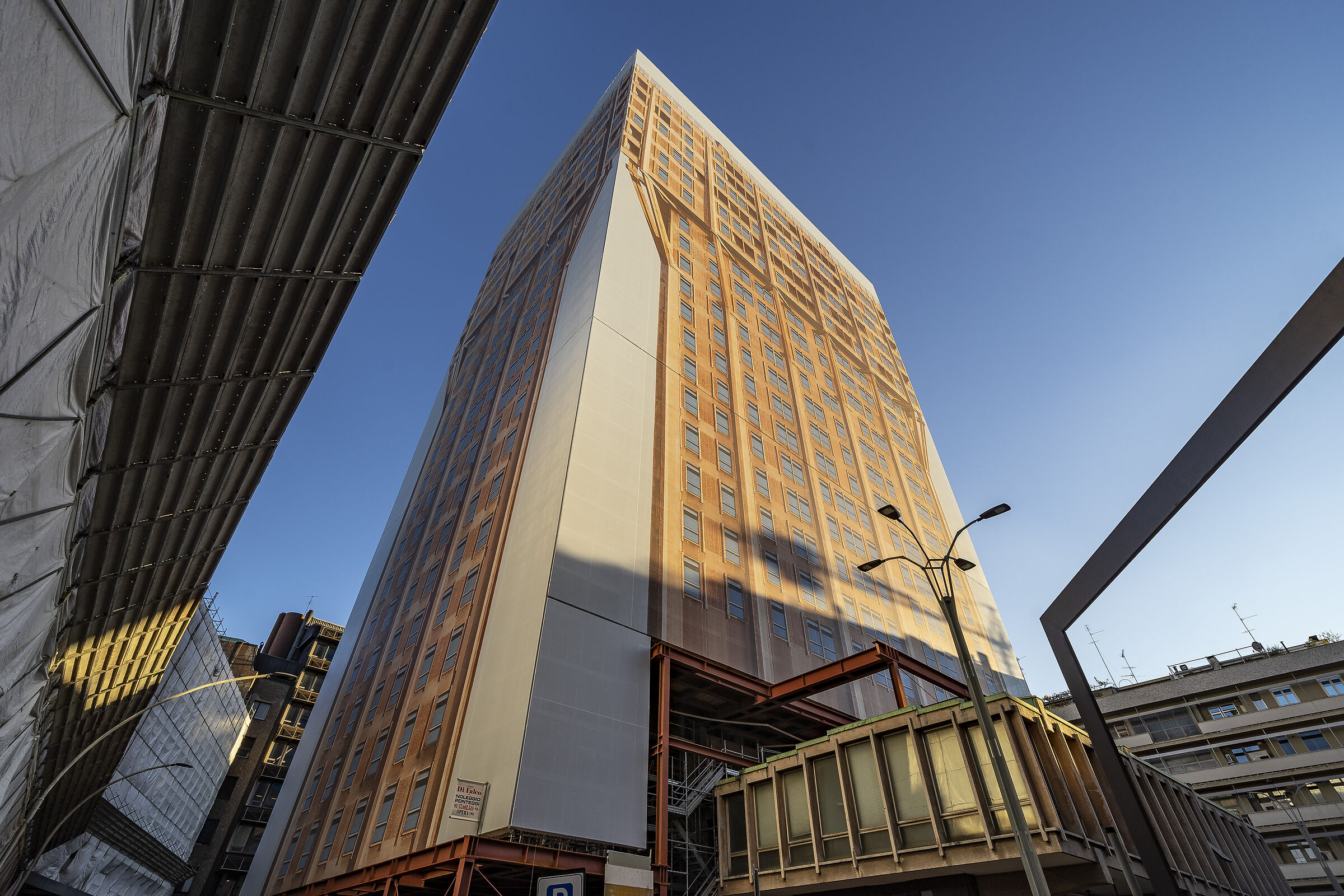 Restoration of the Velasca Tower-Wednesday 27/10/2021 17:28