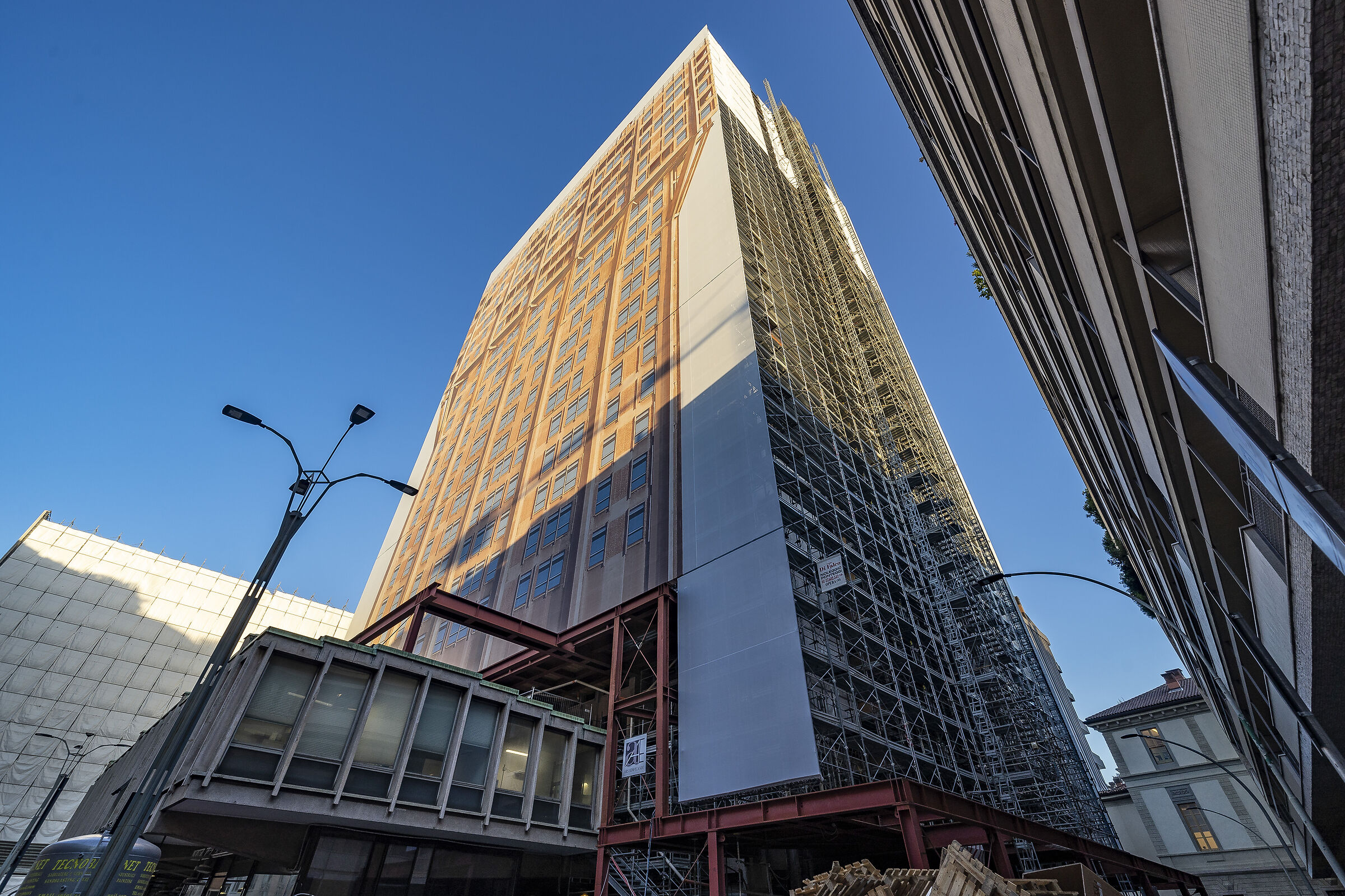 Restoration of the Velasca Tower-Wednesday 27/10/2021 17:36