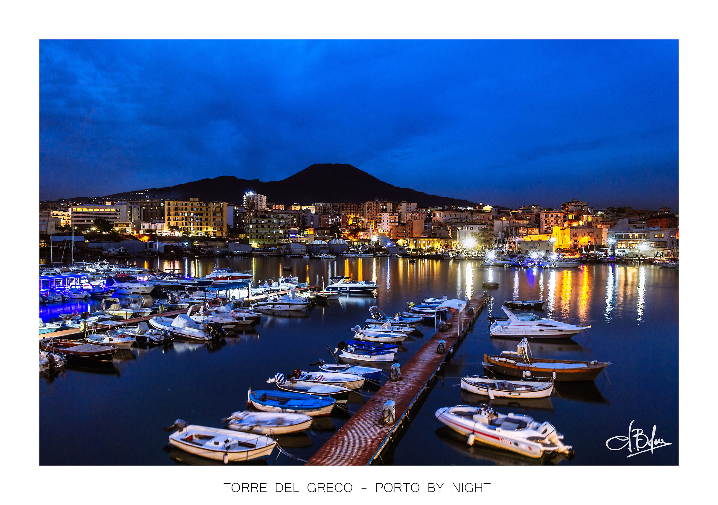 Torre del Greco - Porto by night