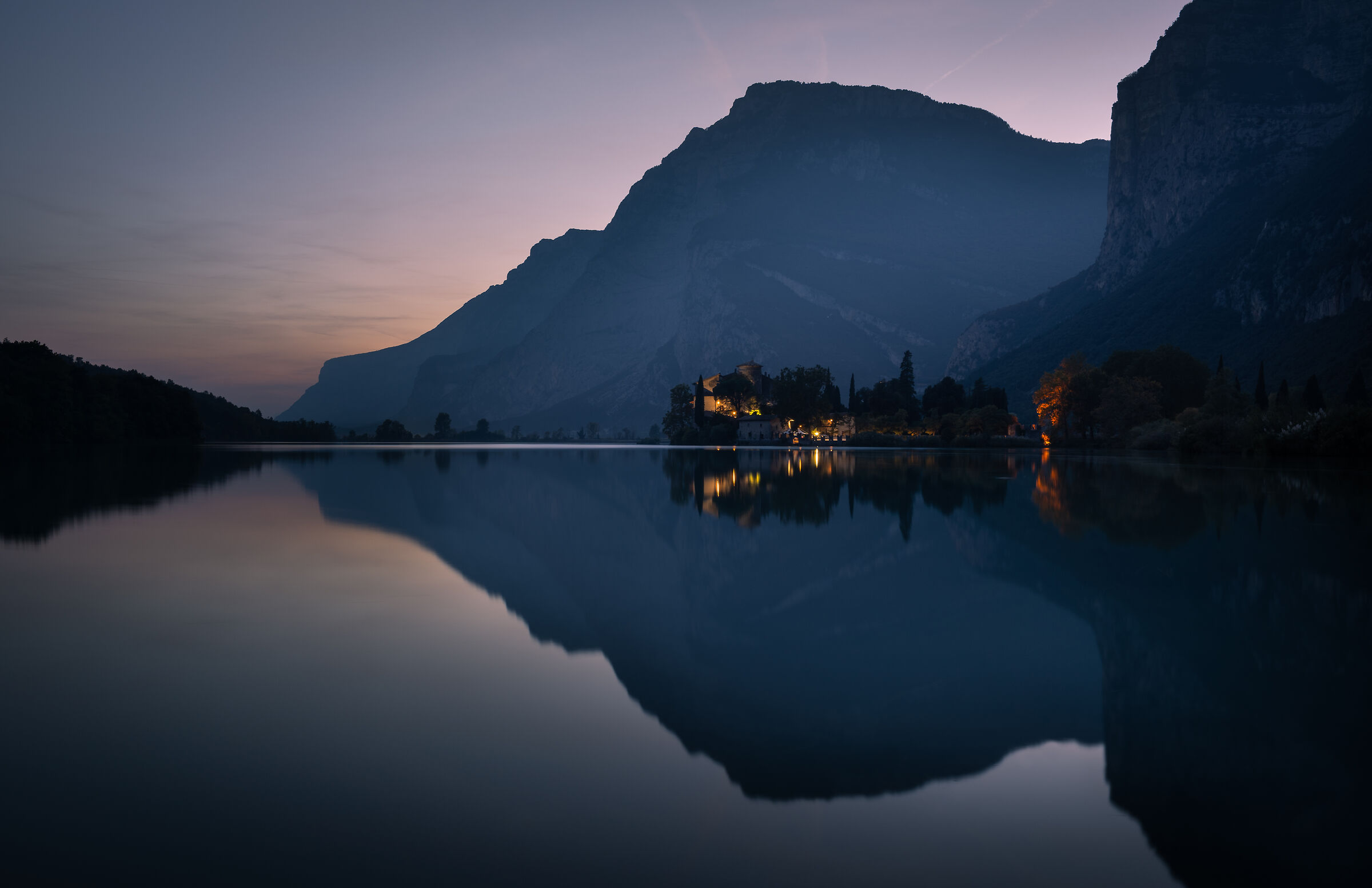 Lago Castel Toblino (Trentino - Italia)