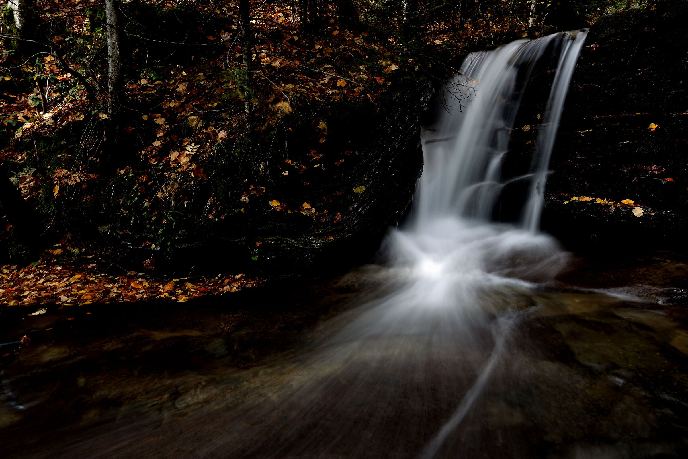 Cascata nel foliage