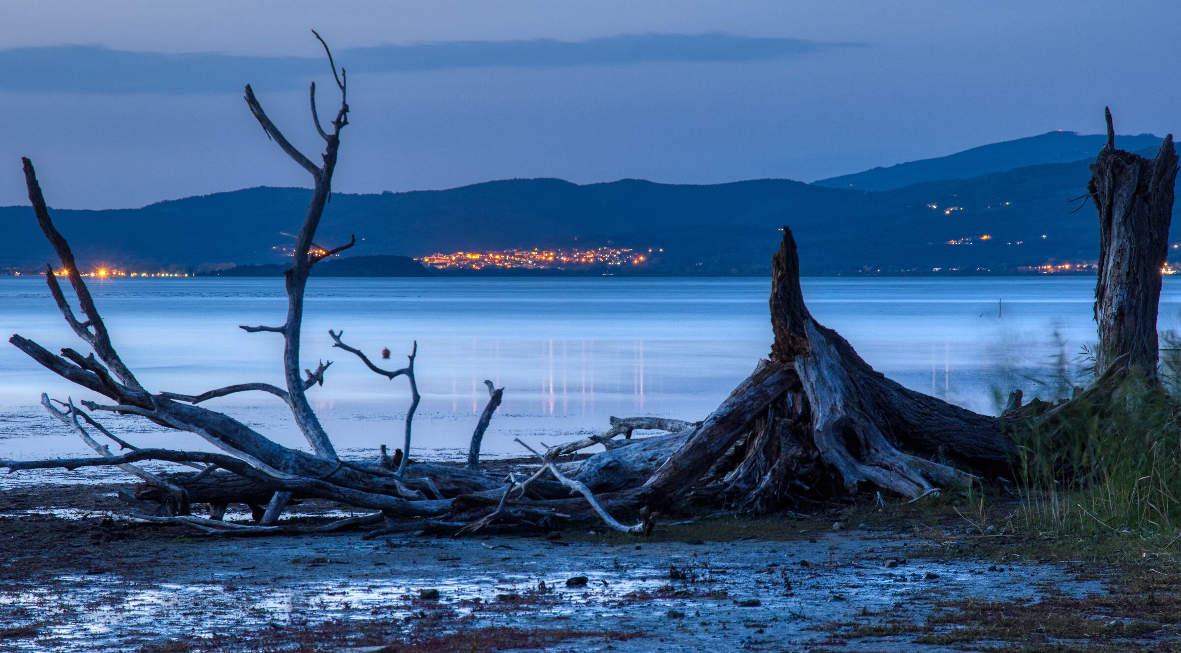 Lake Trasimeno now blue