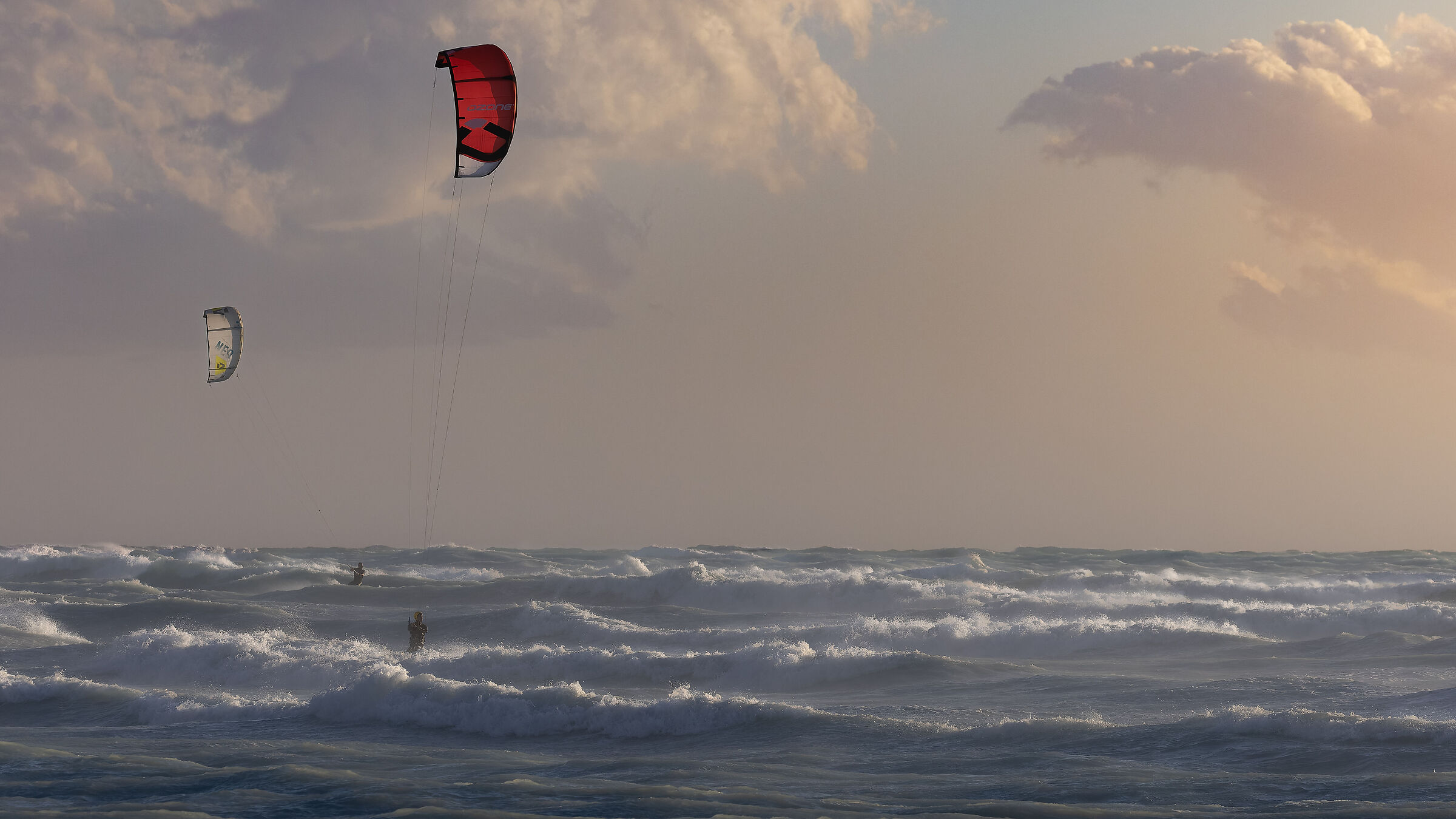 Strong wind at the white beaches of Vada