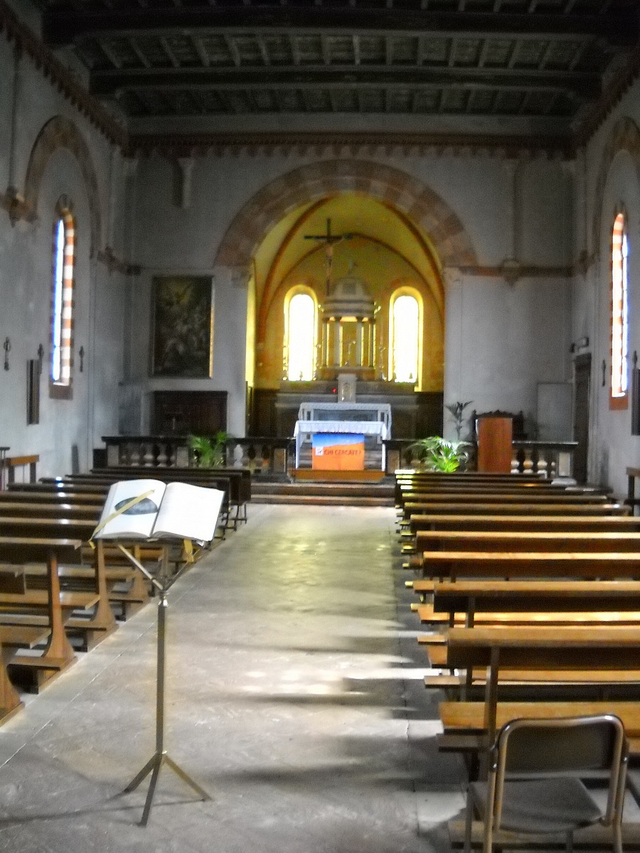 l 'interior of the nave