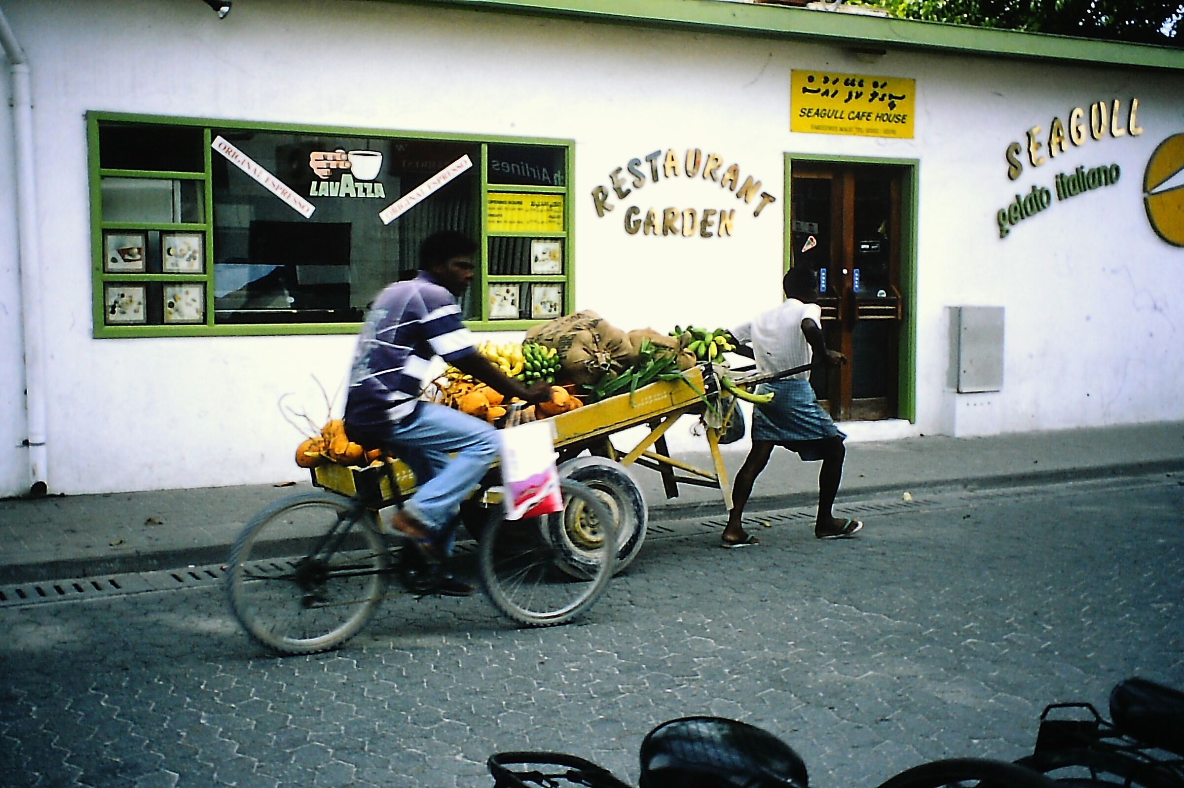 Fruit cart in Male