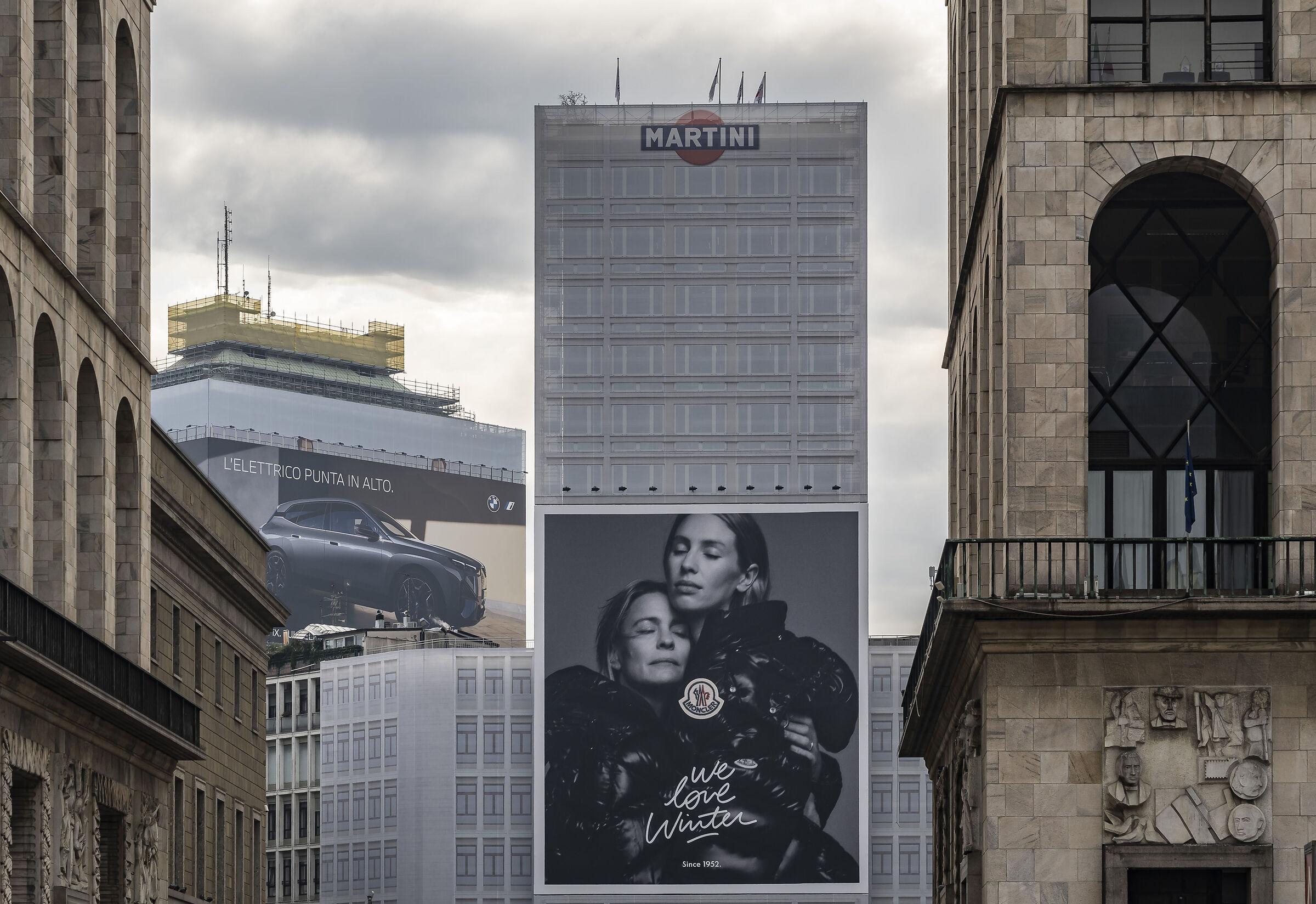 Skyscrapers under restoration from Piazza del Duomo - 3