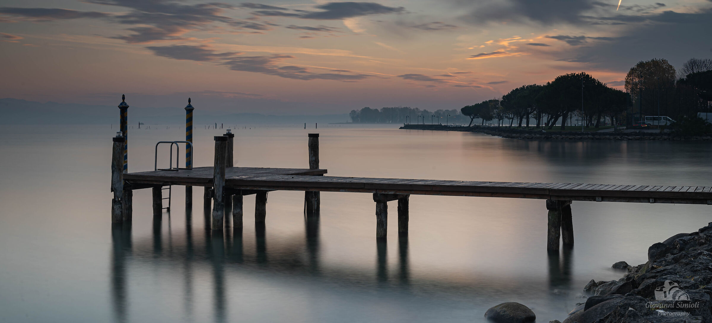 Alba a Sirmione sul lago di Garda