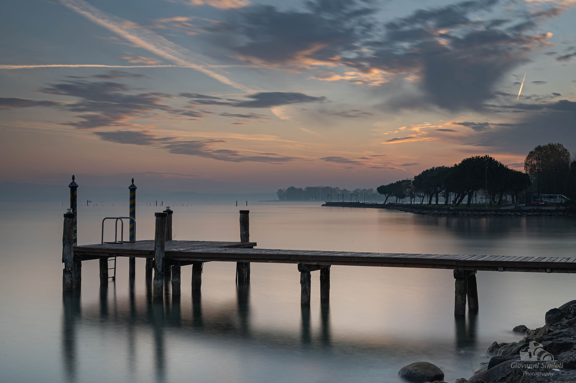 Alba a Sirmione sul lago di Garda