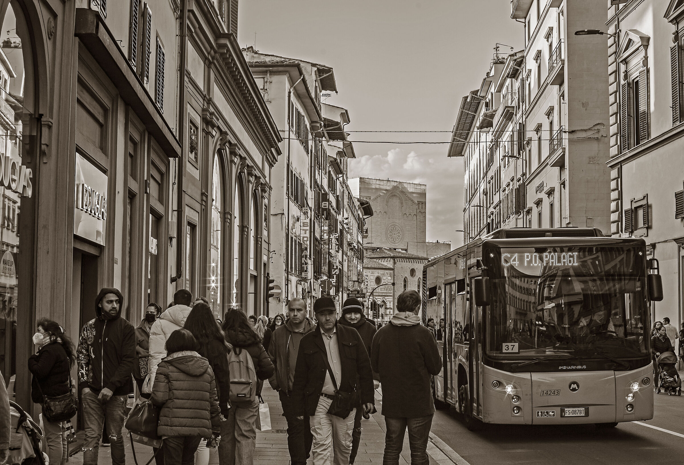 Via Cerretani with the C4
