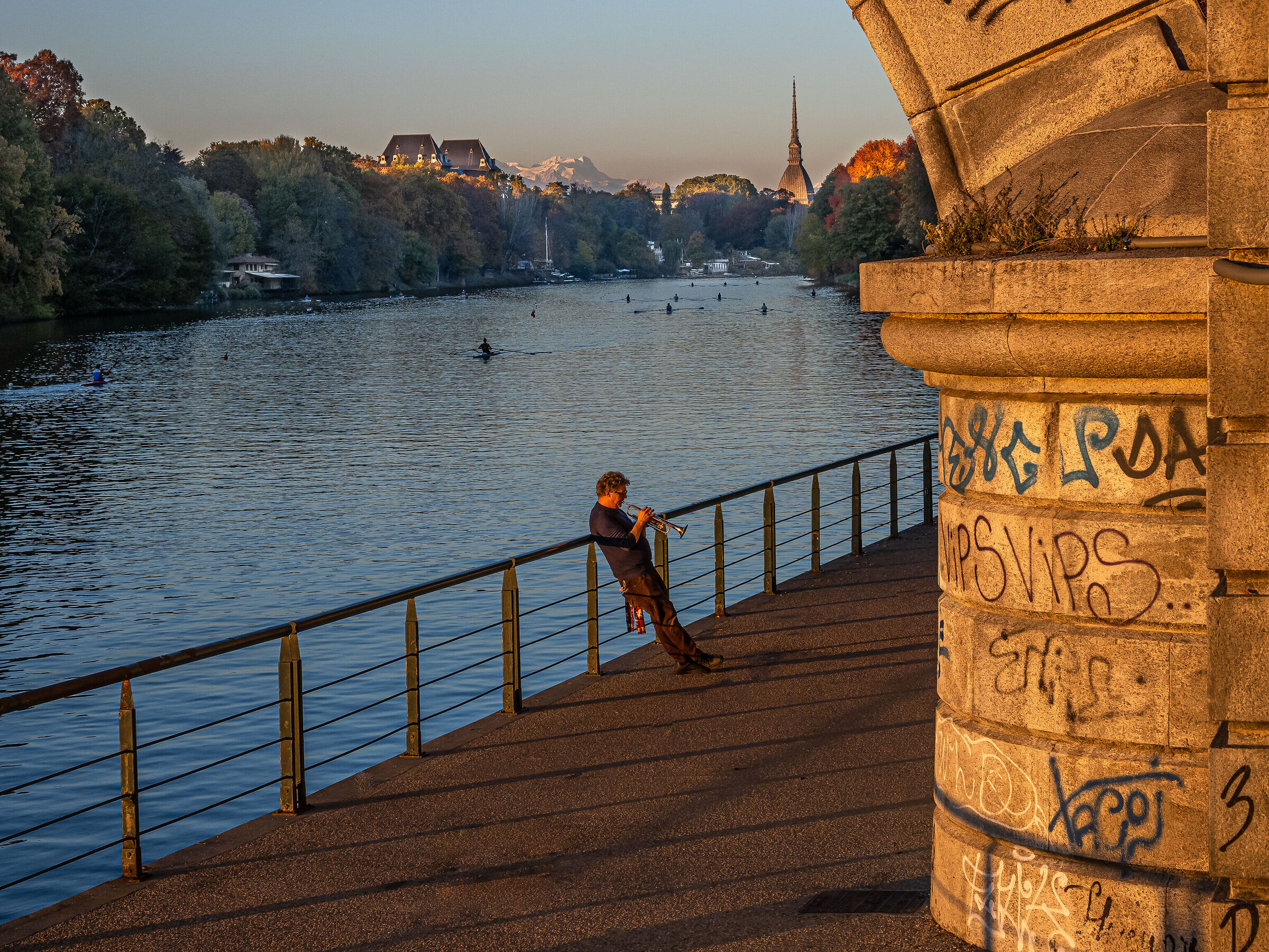 Relaxing Autumn Smooth Jazz Music for Torino....
