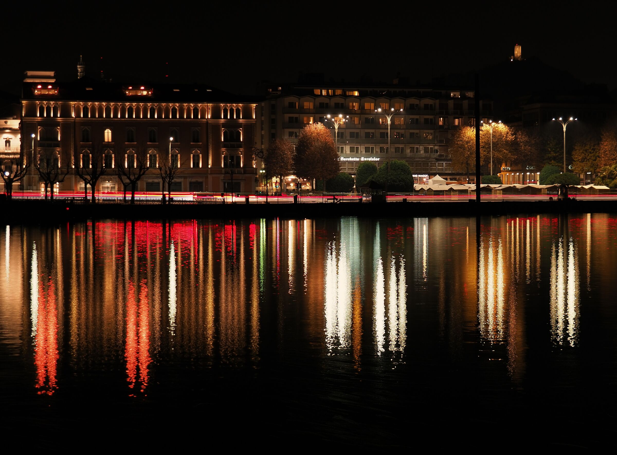 lungolago by night