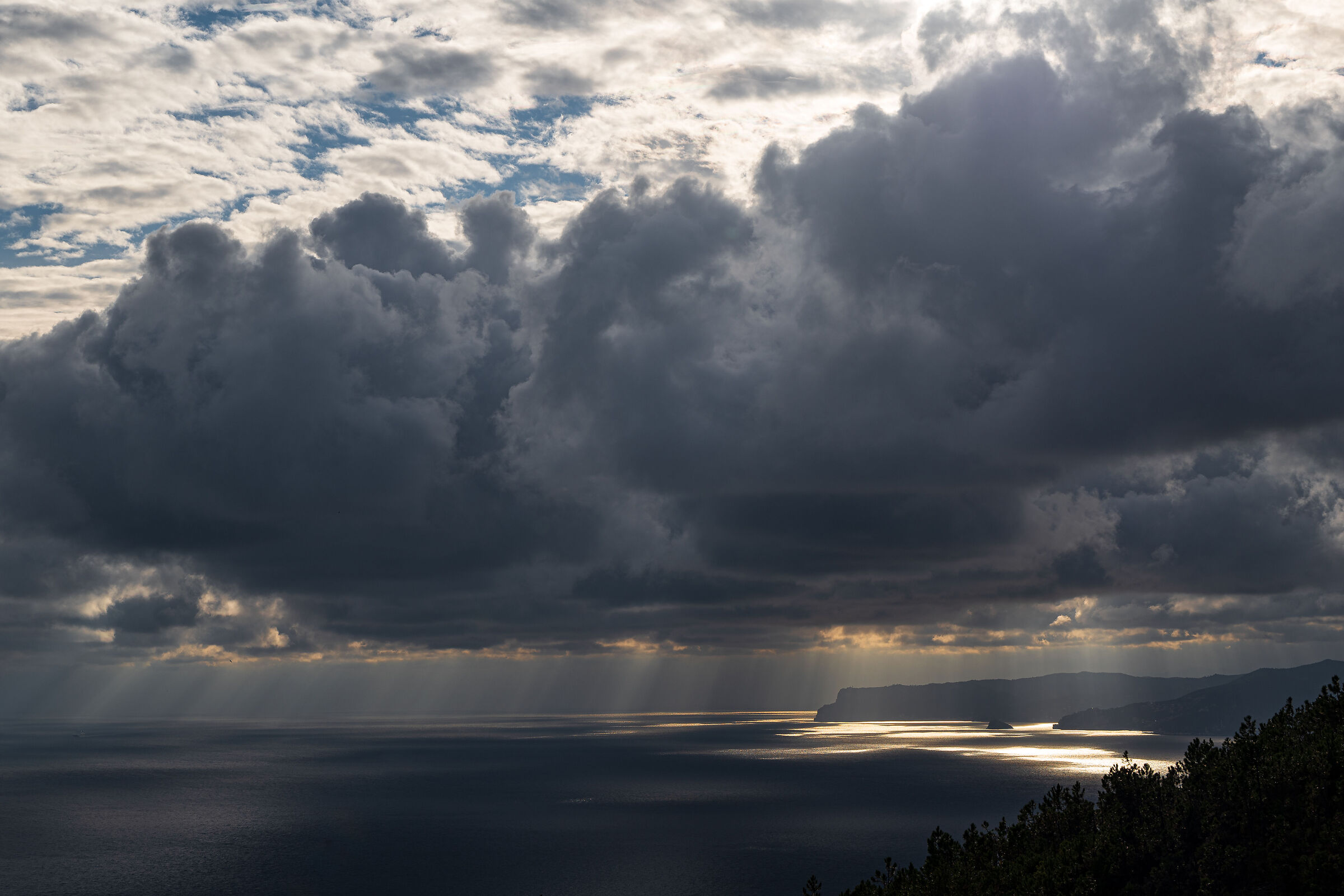 Nubi sul mar Ligure