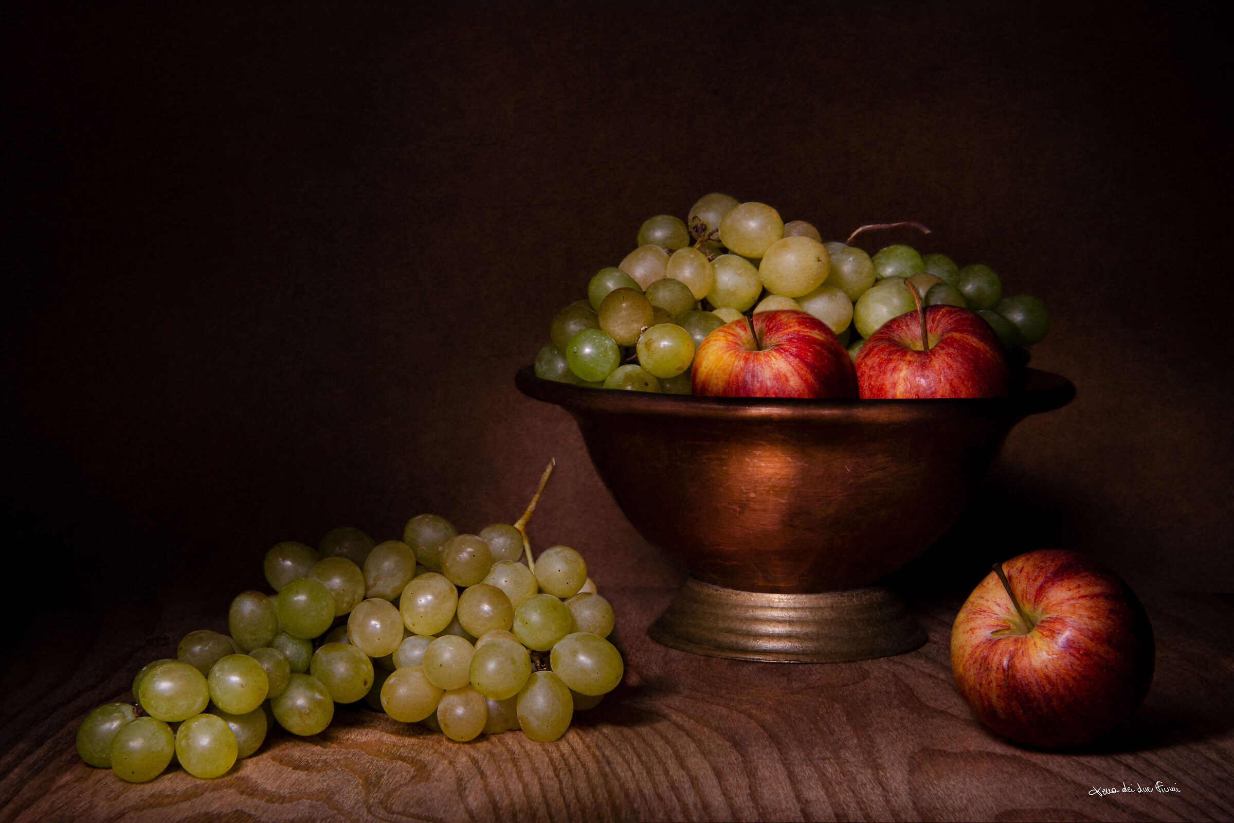 Grapes and apples... light painting