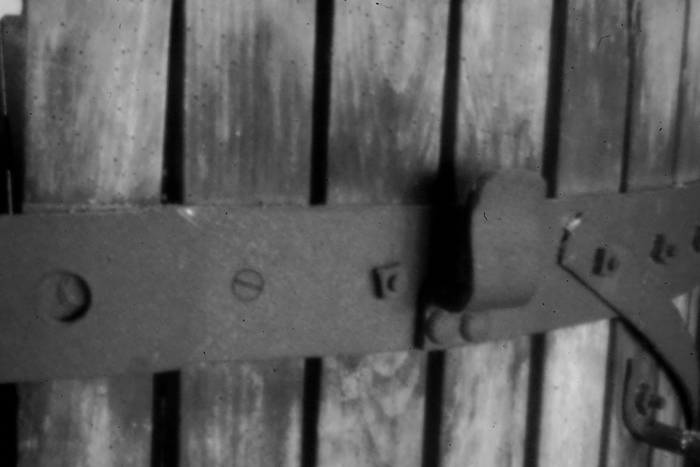 Pin hole experience - Antique press (detail)