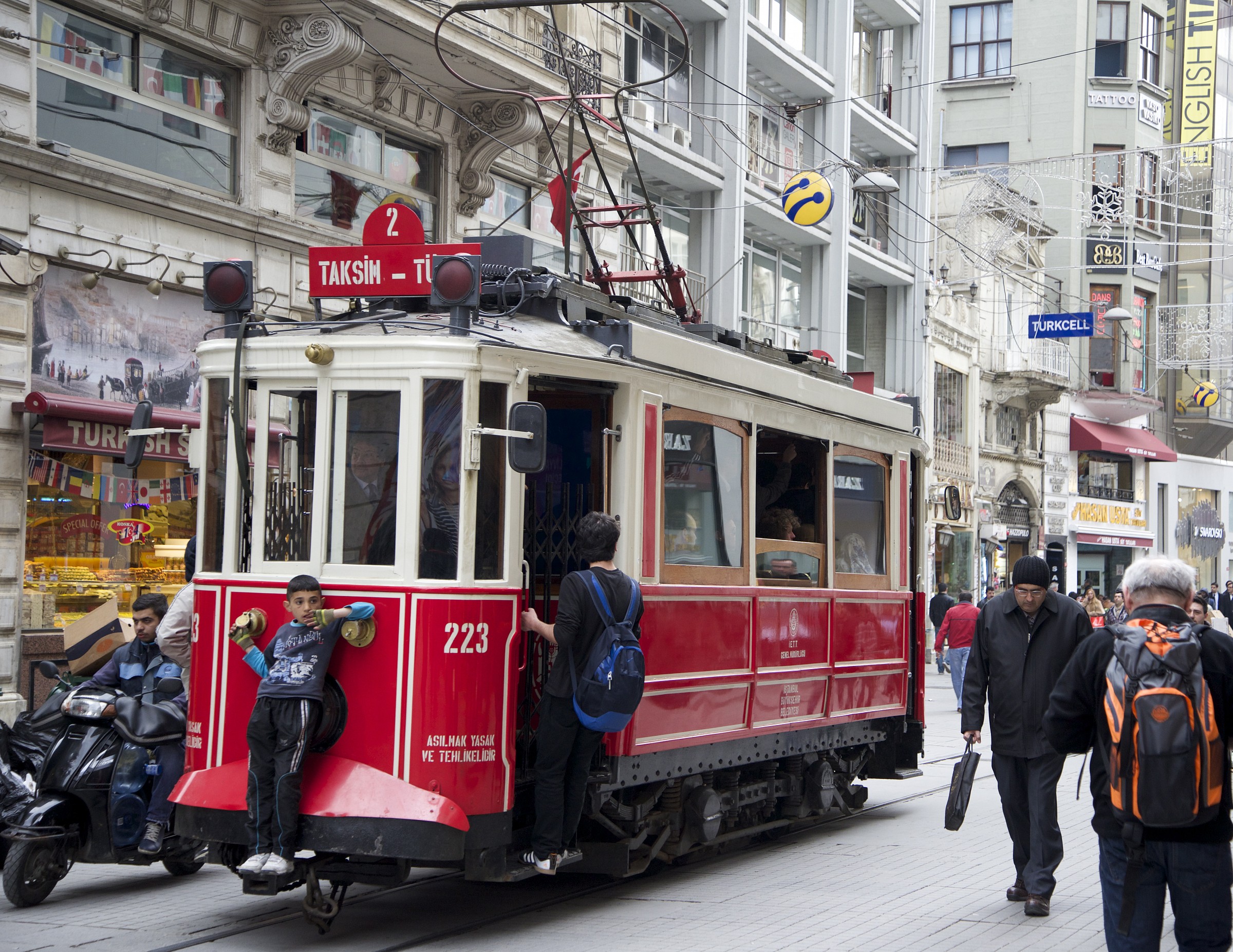 il vecchio tram di Istiklal Caddesi