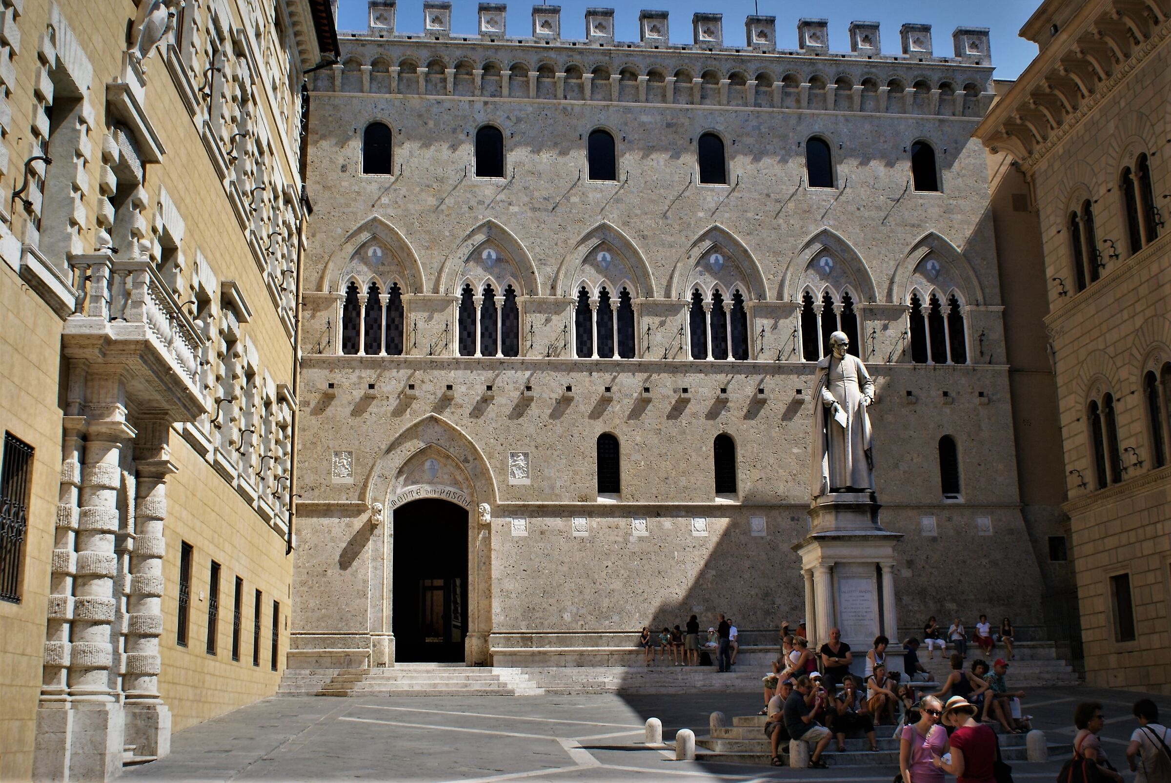 Piazza Salimbeni