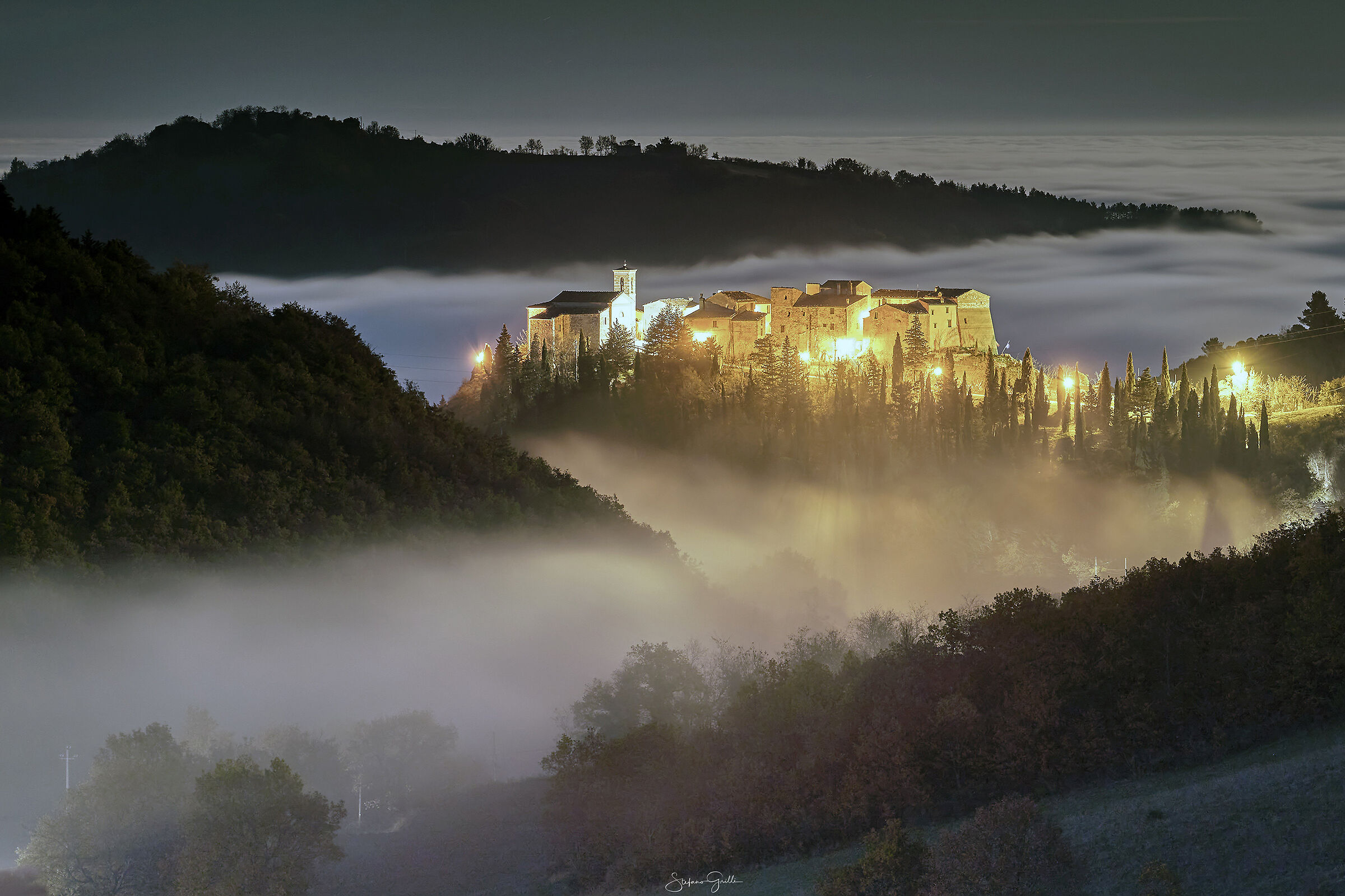 Castello di Precicchie(An) avvolto dalla nebbia
