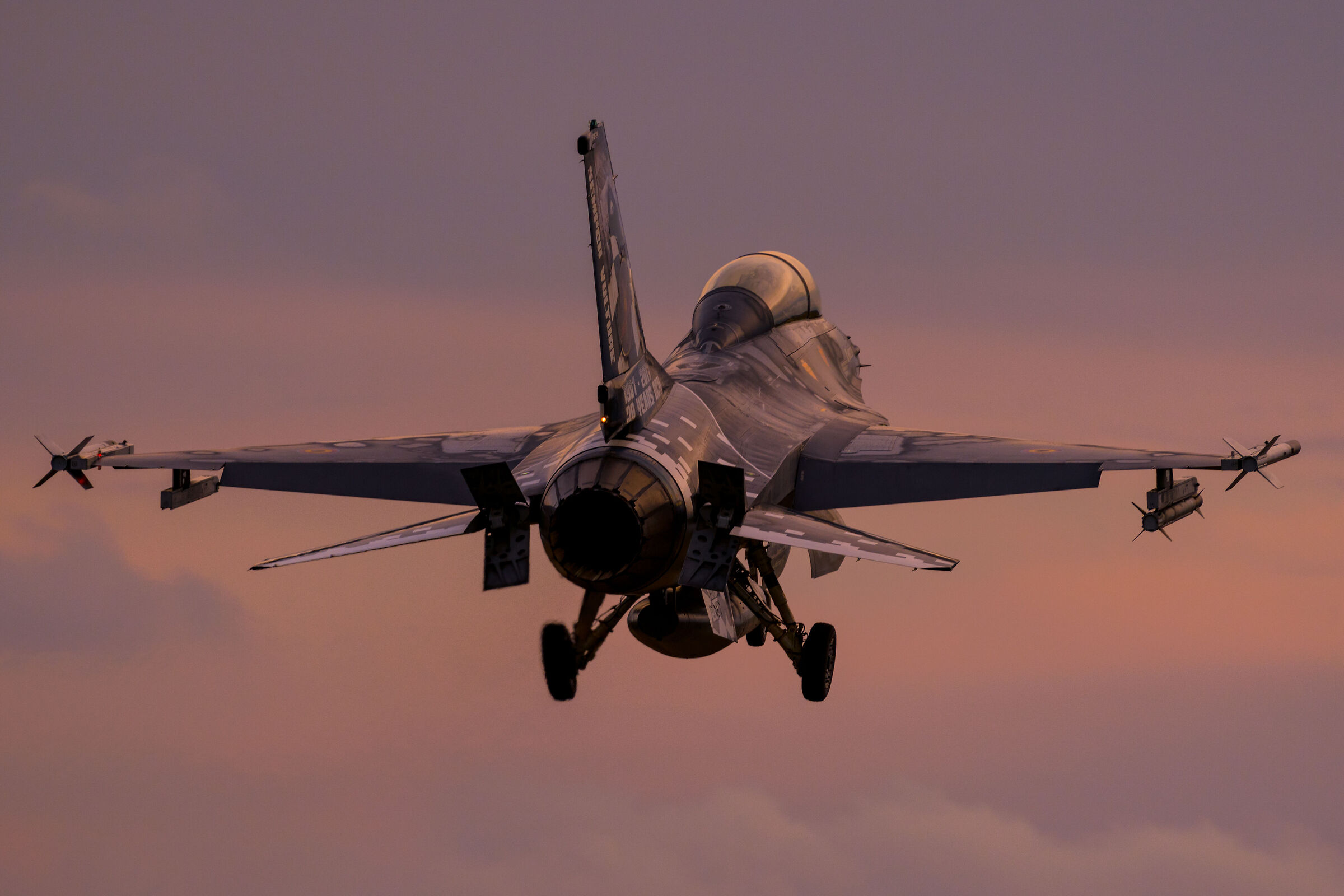 F16 in Sunset Landing