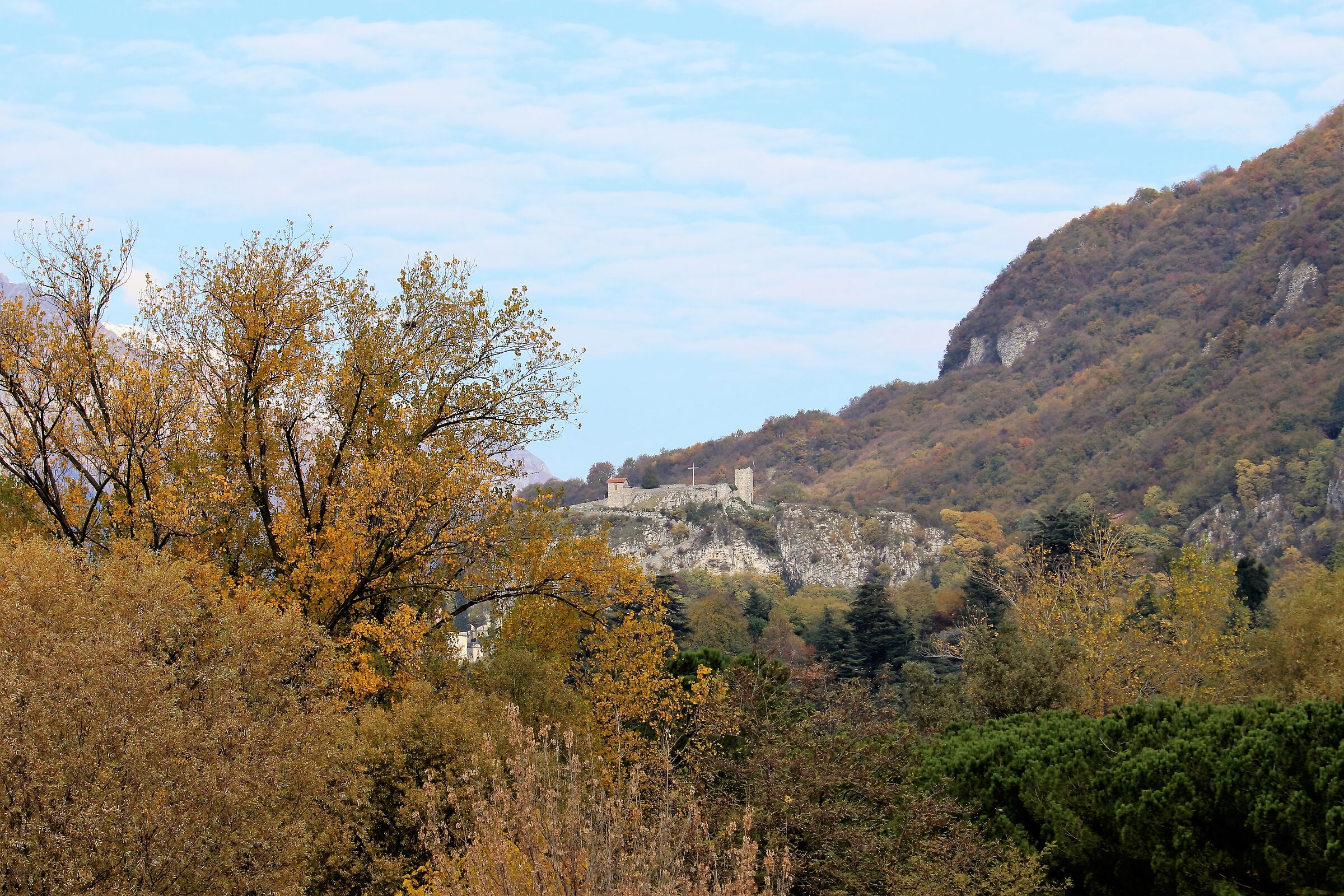 The Rocca immersed in the autumn colors