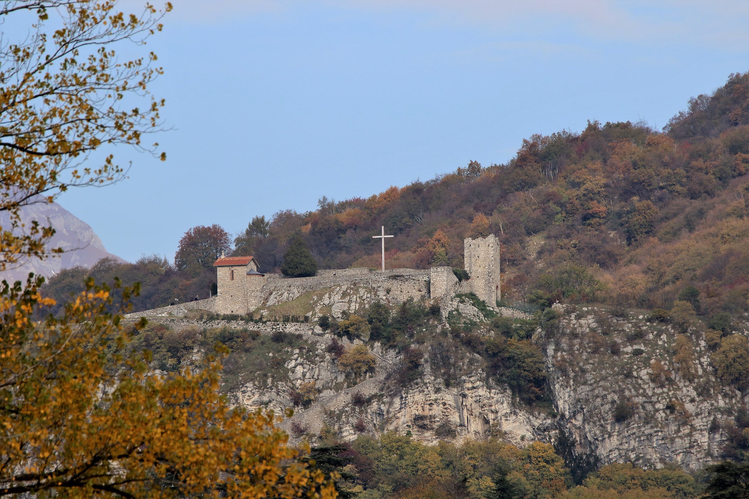 The Rocca immersed in the autumn colors