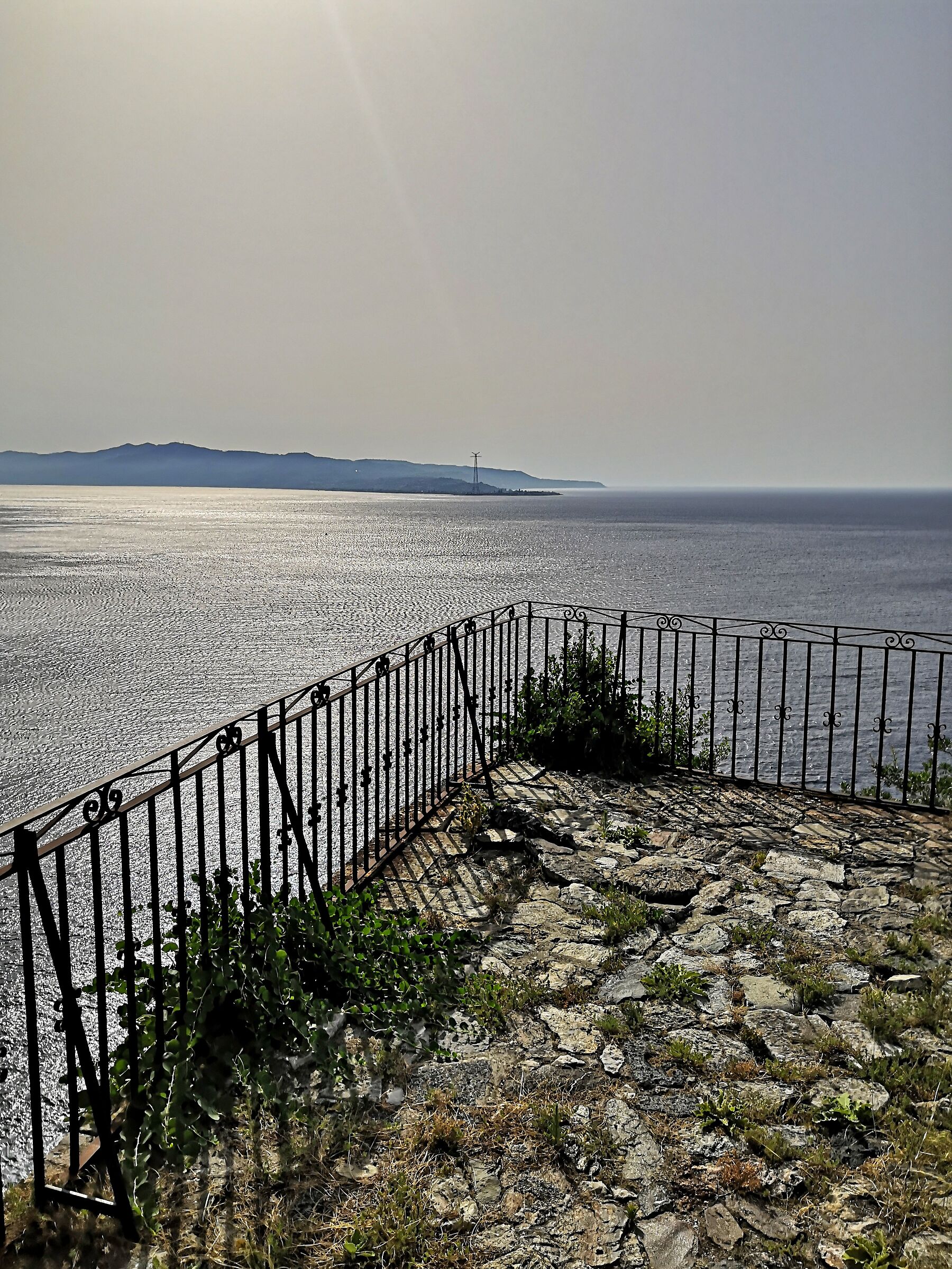 Terrazza a Scilla sulla costa siciliana