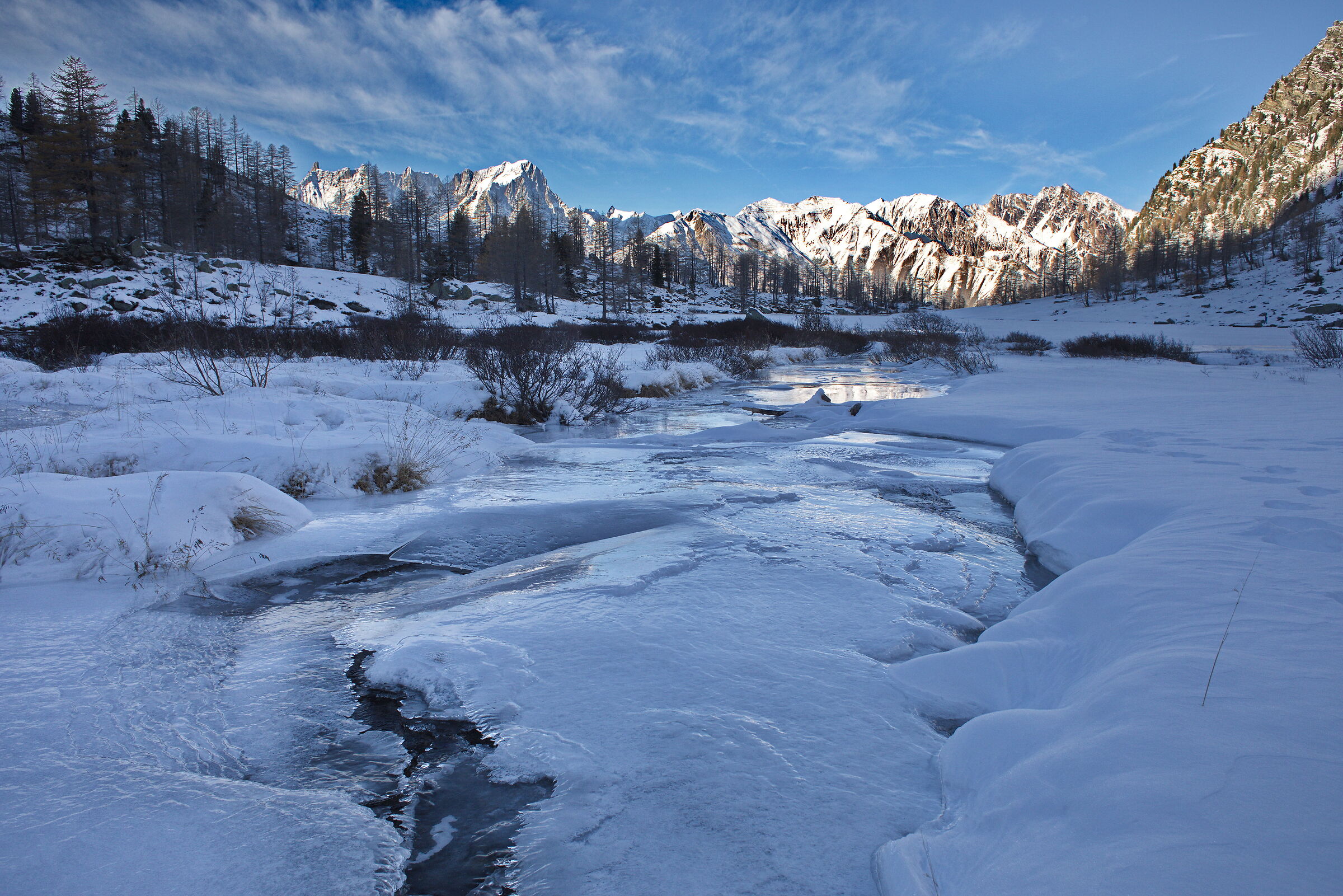 Il lago in un tardo pomeriggio d'autunno