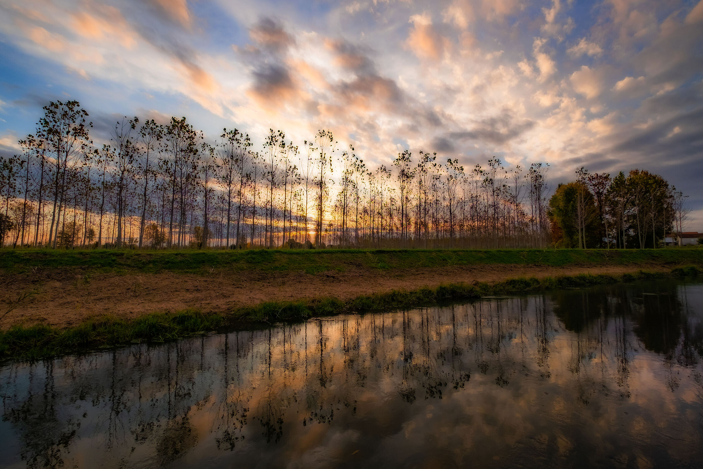 Tramonto sul fiume