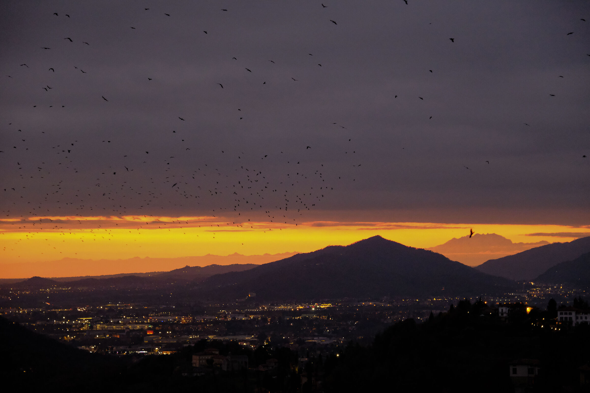 …tra le rossastre nubi…