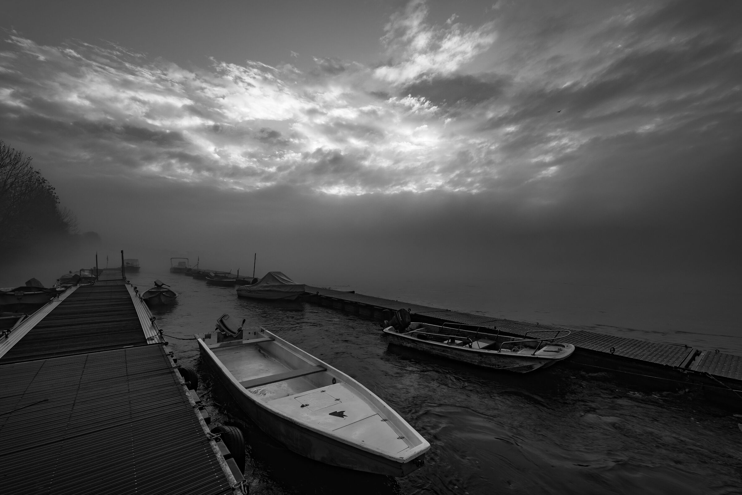 Il Piccolo Porto tra Luce e Tenebre!