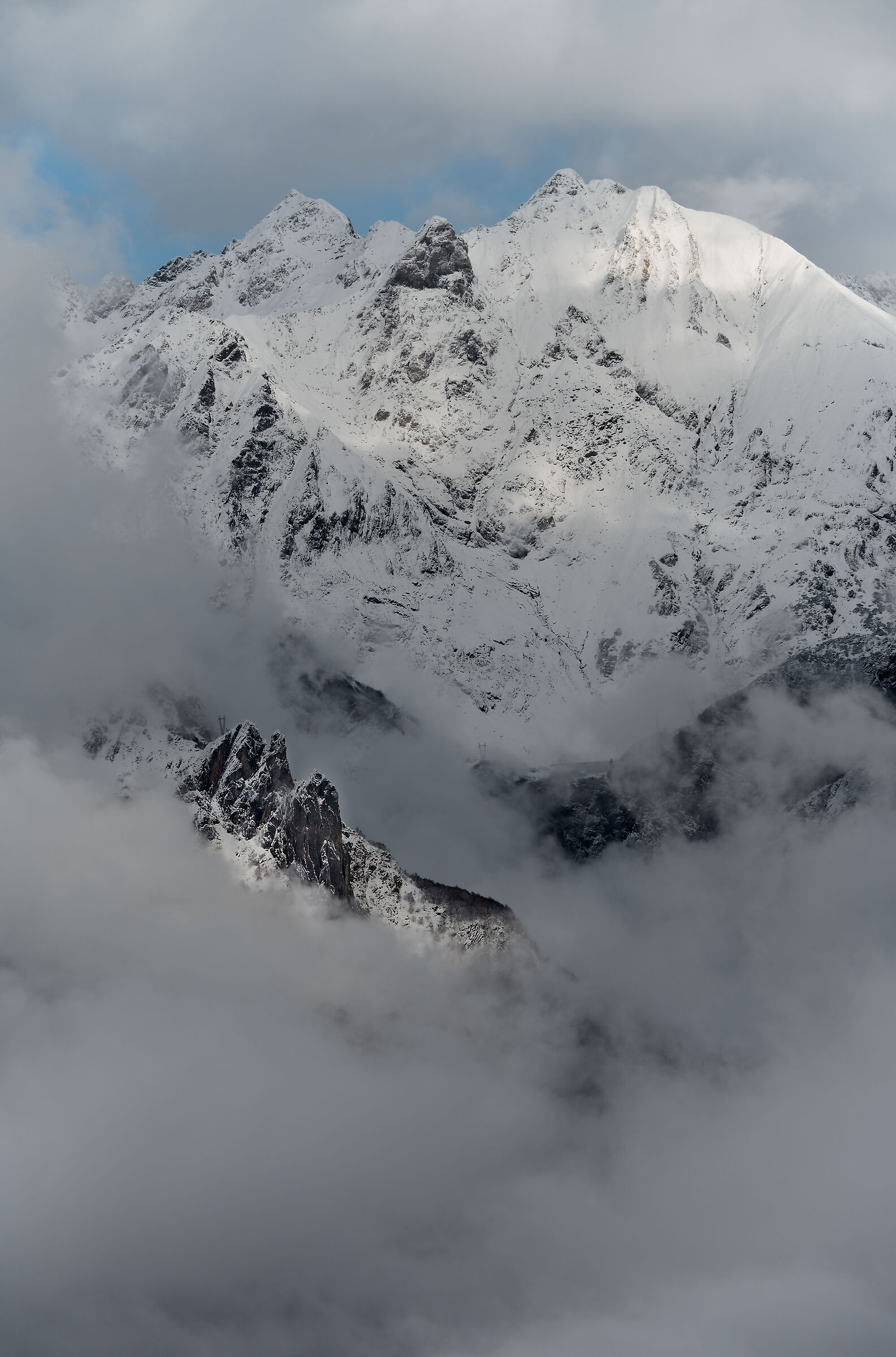 The basin of the barbellino after the snowfall