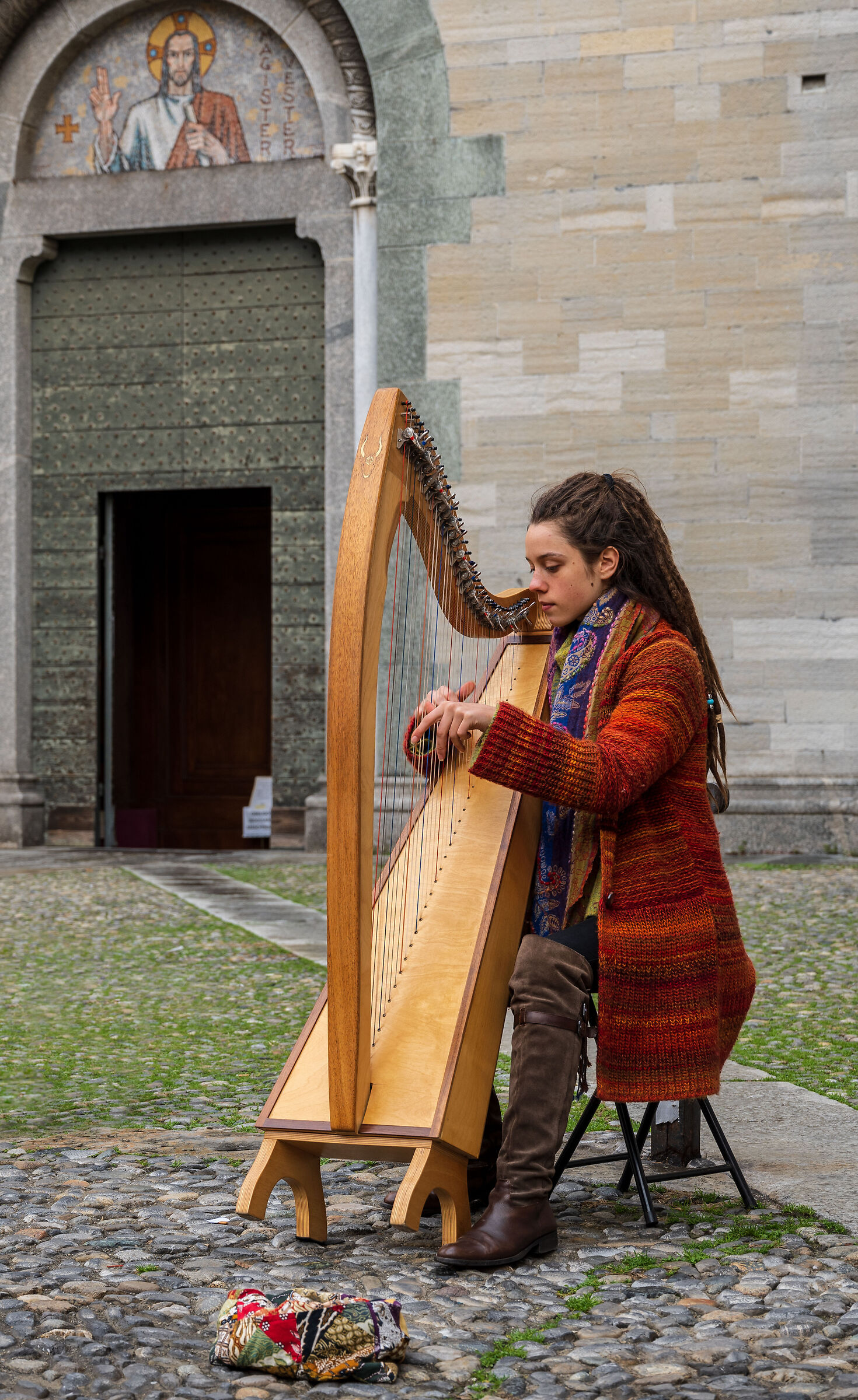 harp player