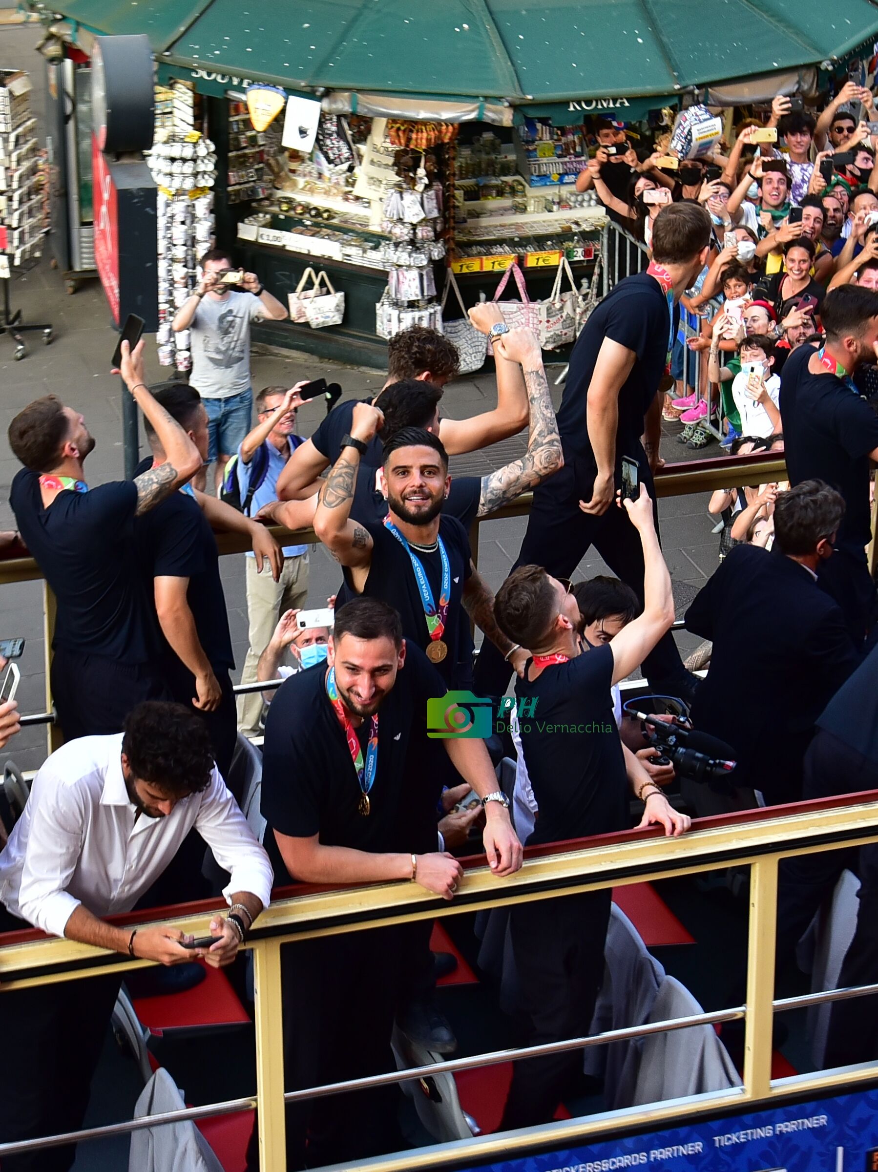 Scambio di sguardi tra me e insigne