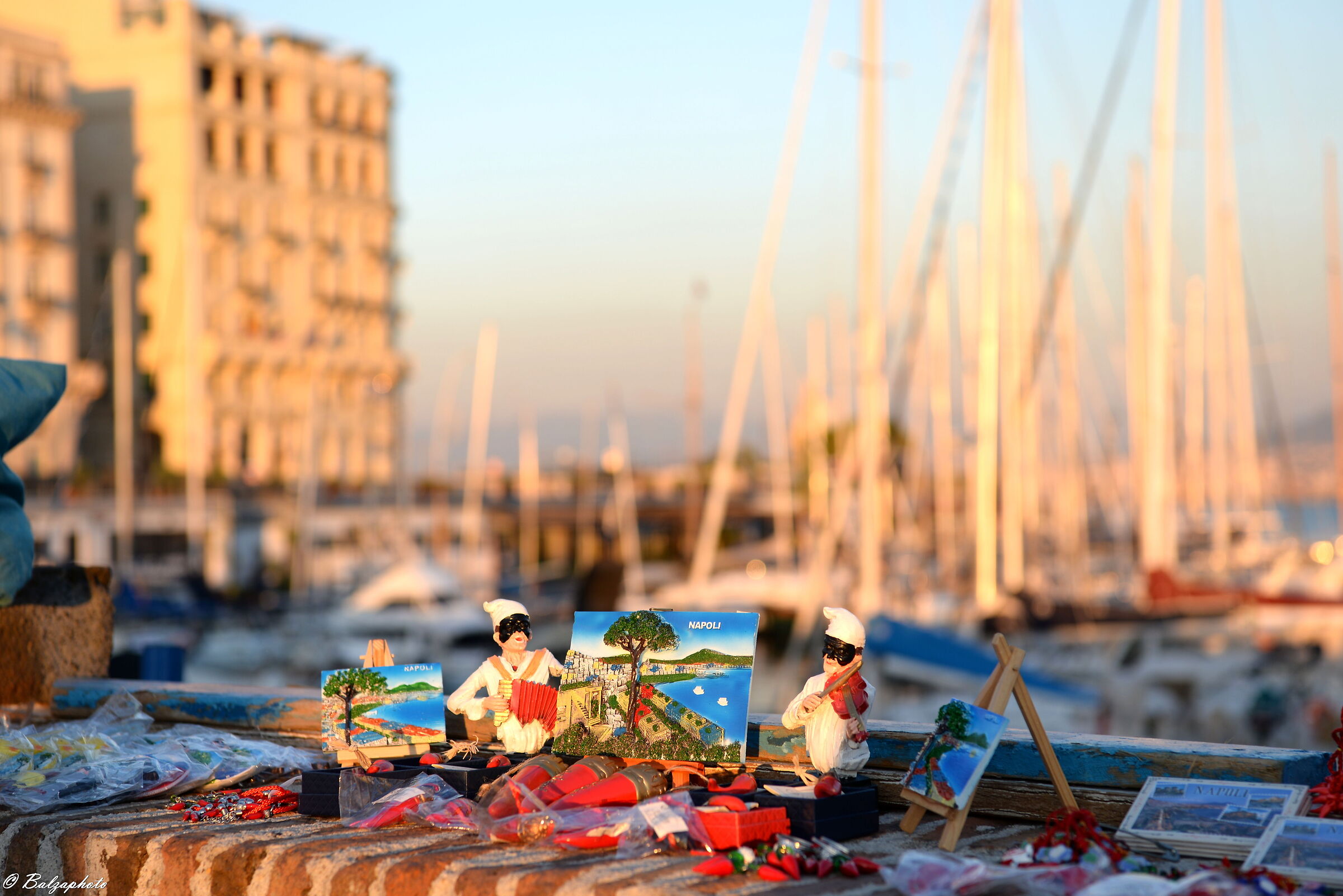 Artisans of old Naples and the little horn